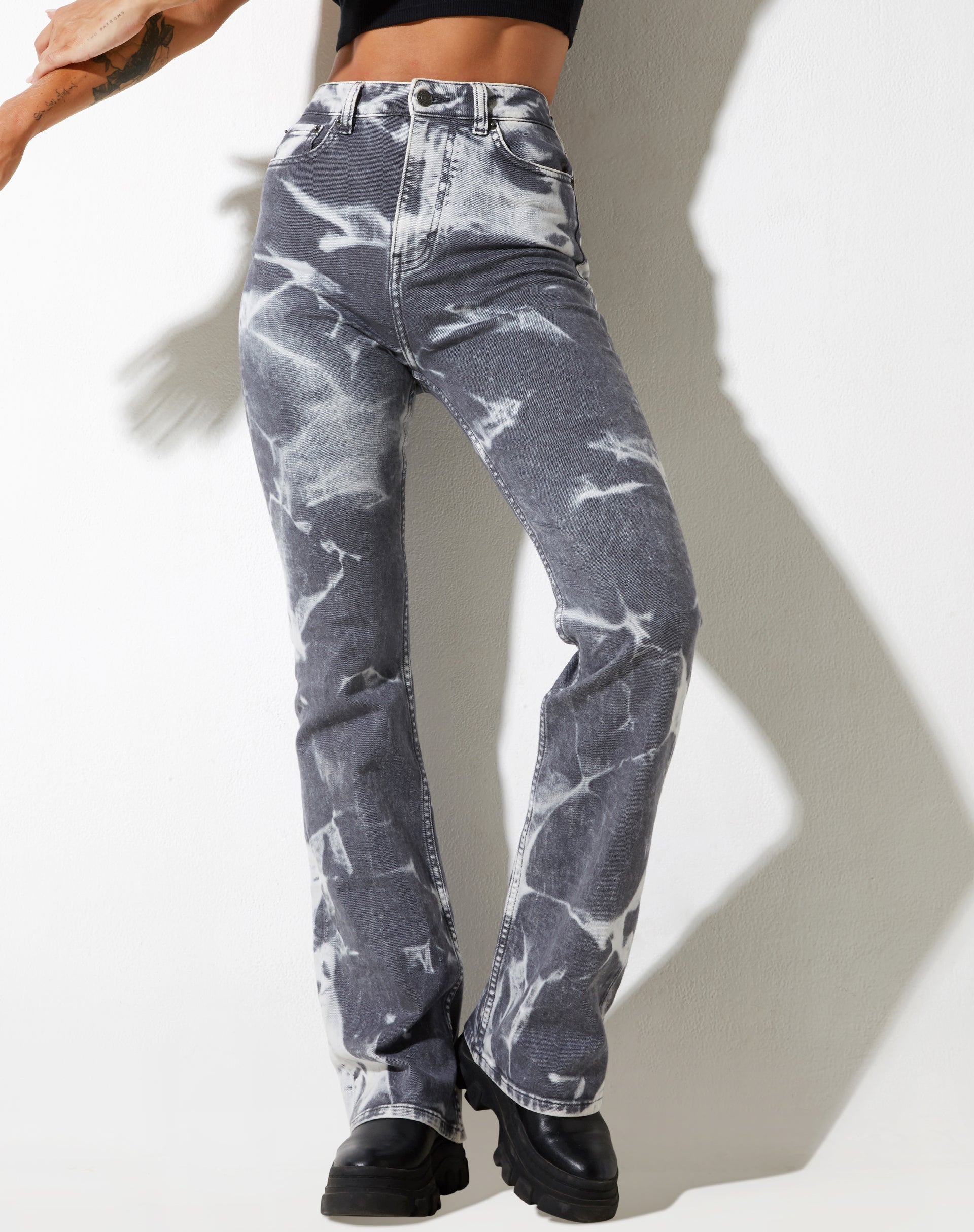 immagine dei jeans Bootleg in Laser Smoke Grey