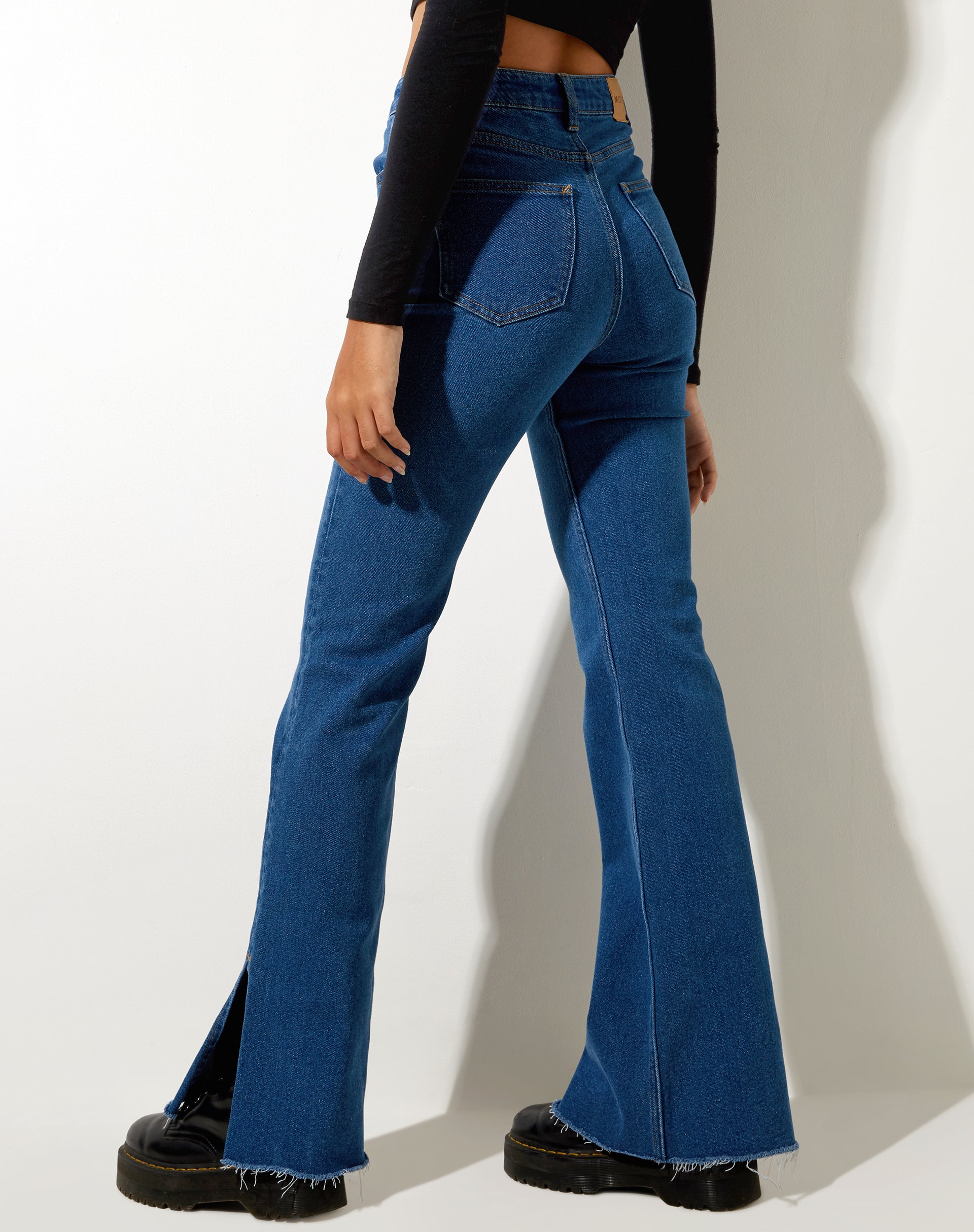 Immagine dei jeans Split Bootleg in lavaggio medio
