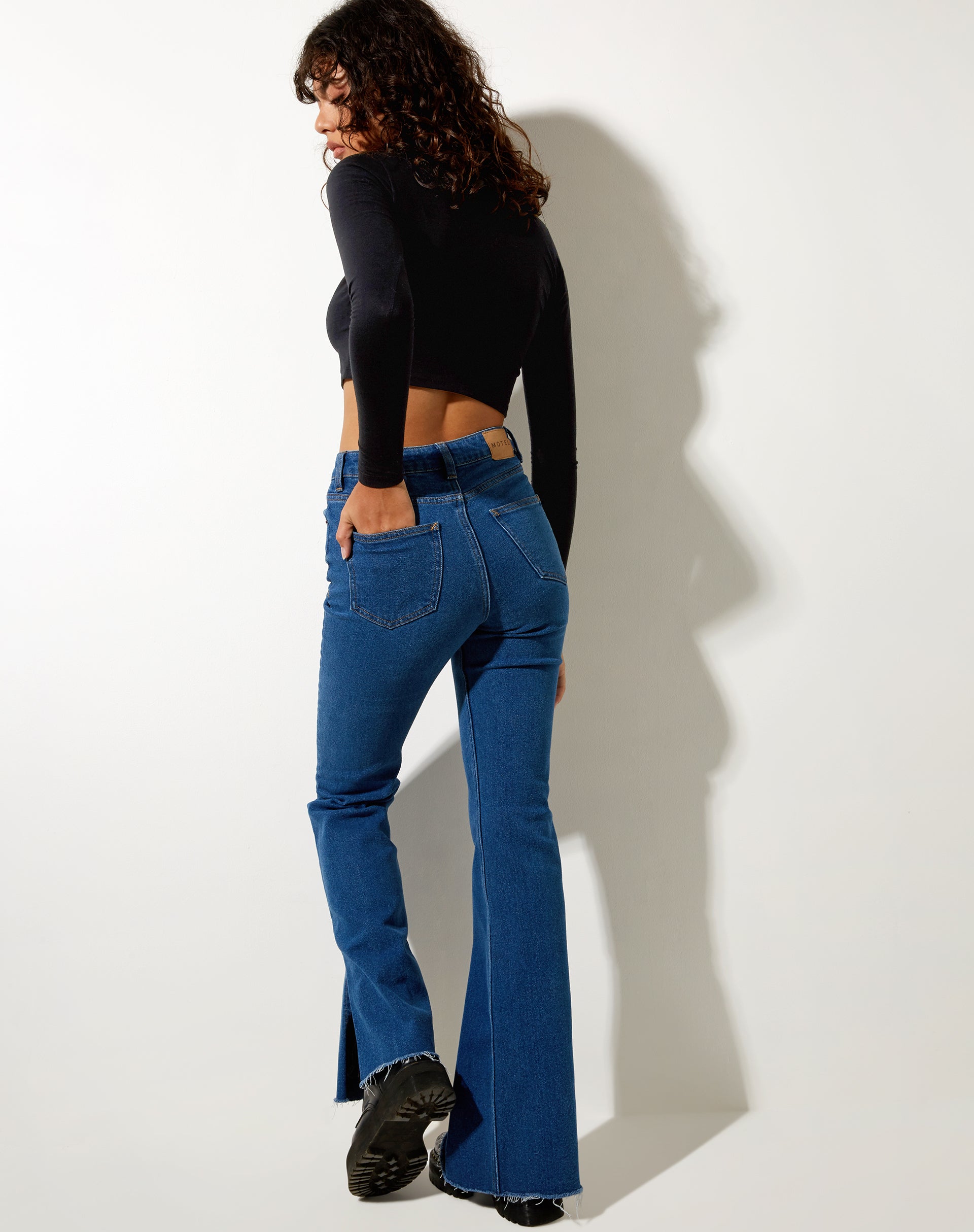 Immagine dei jeans Split Bootleg in lavaggio medio