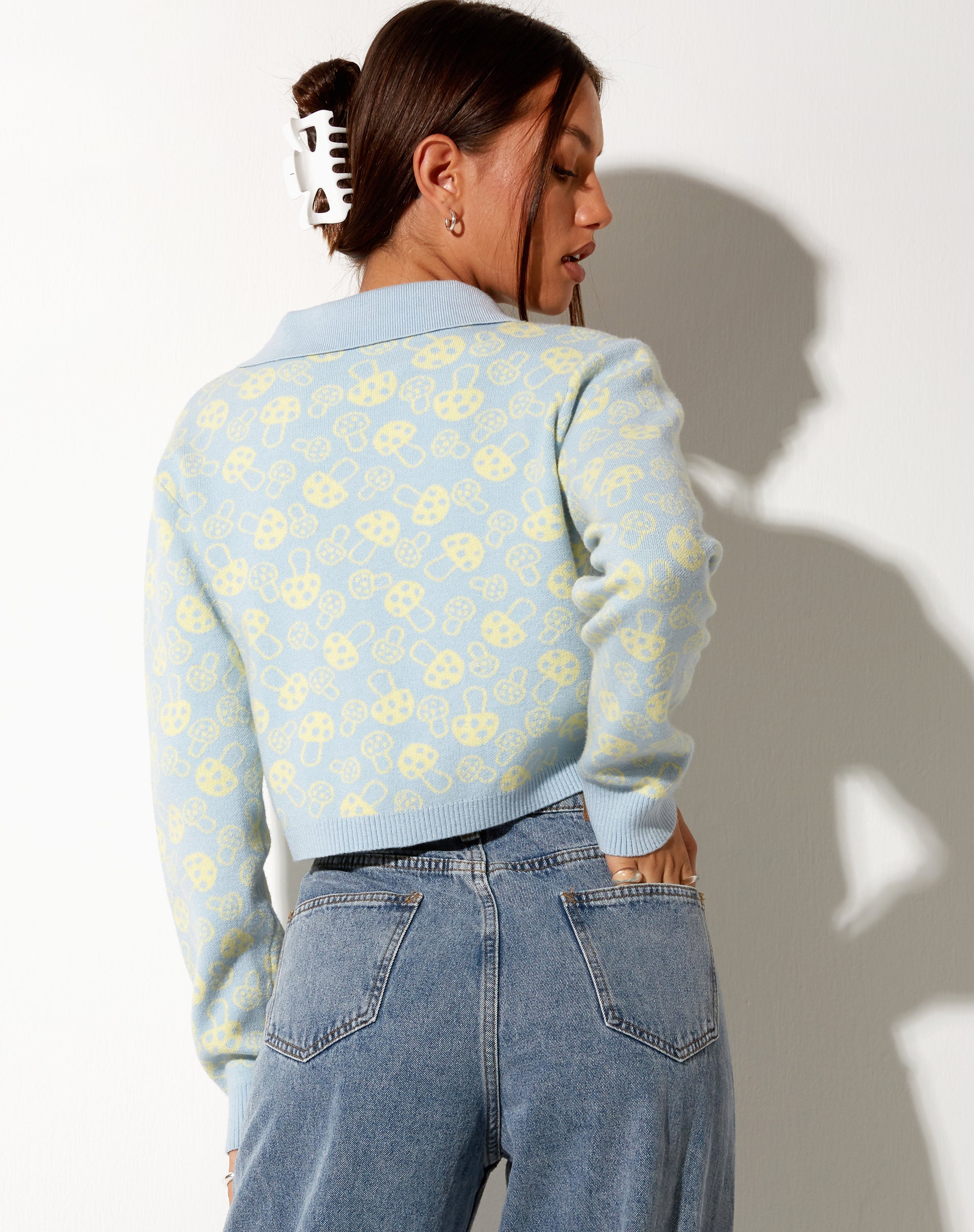 Immagine del cardigan Bufo in blu e giallo baby shroom