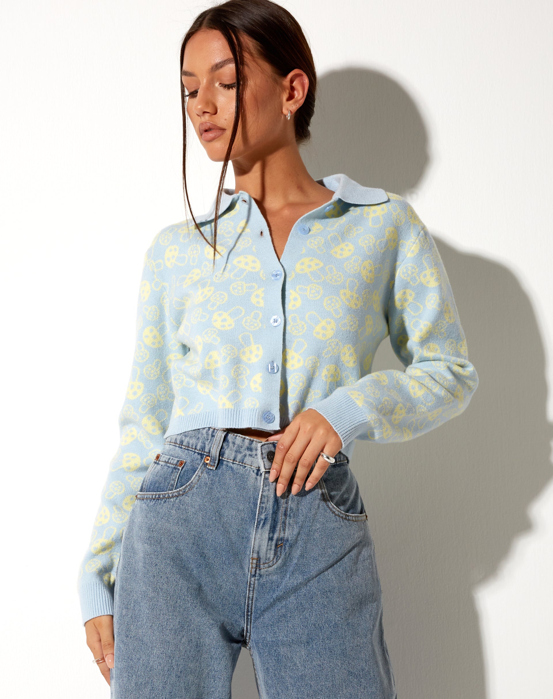 Immagine del cardigan Bufo in blu e giallo baby shroom