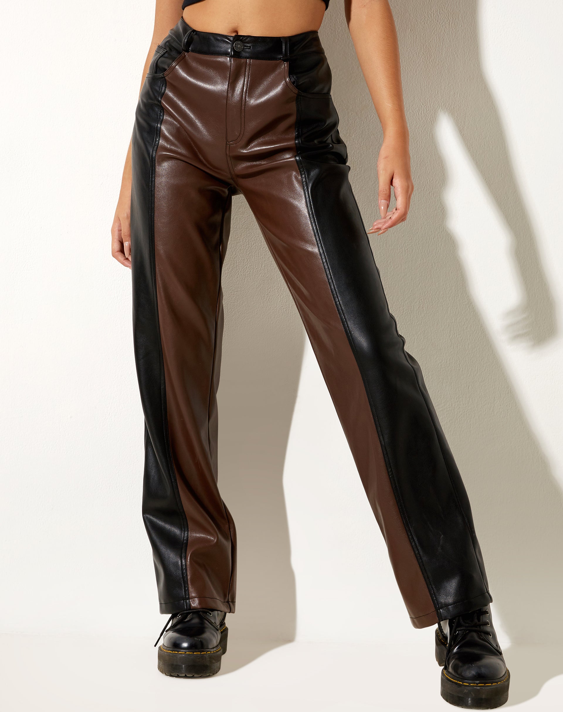 Immagine di Rakata Pantaloni a gamba larga in PU Bitter Chocolate