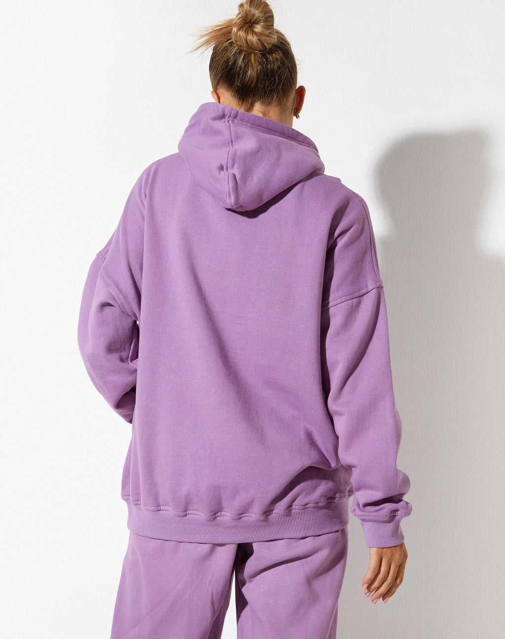 Felpa con cappuccio oversize in lavanda con ricamo retrò