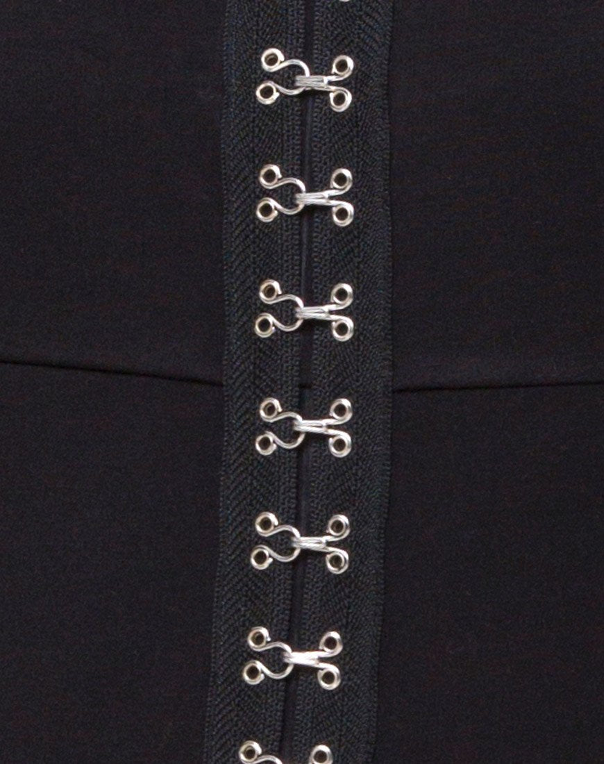 Immagine di Cecy Bodycon Dress in nero con gancio e occhiello