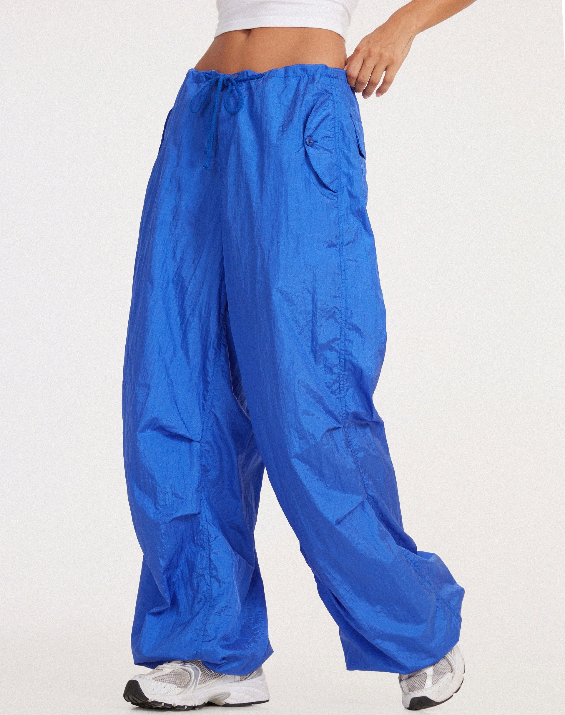 immagine dei pantaloni Chute in blu cobalto