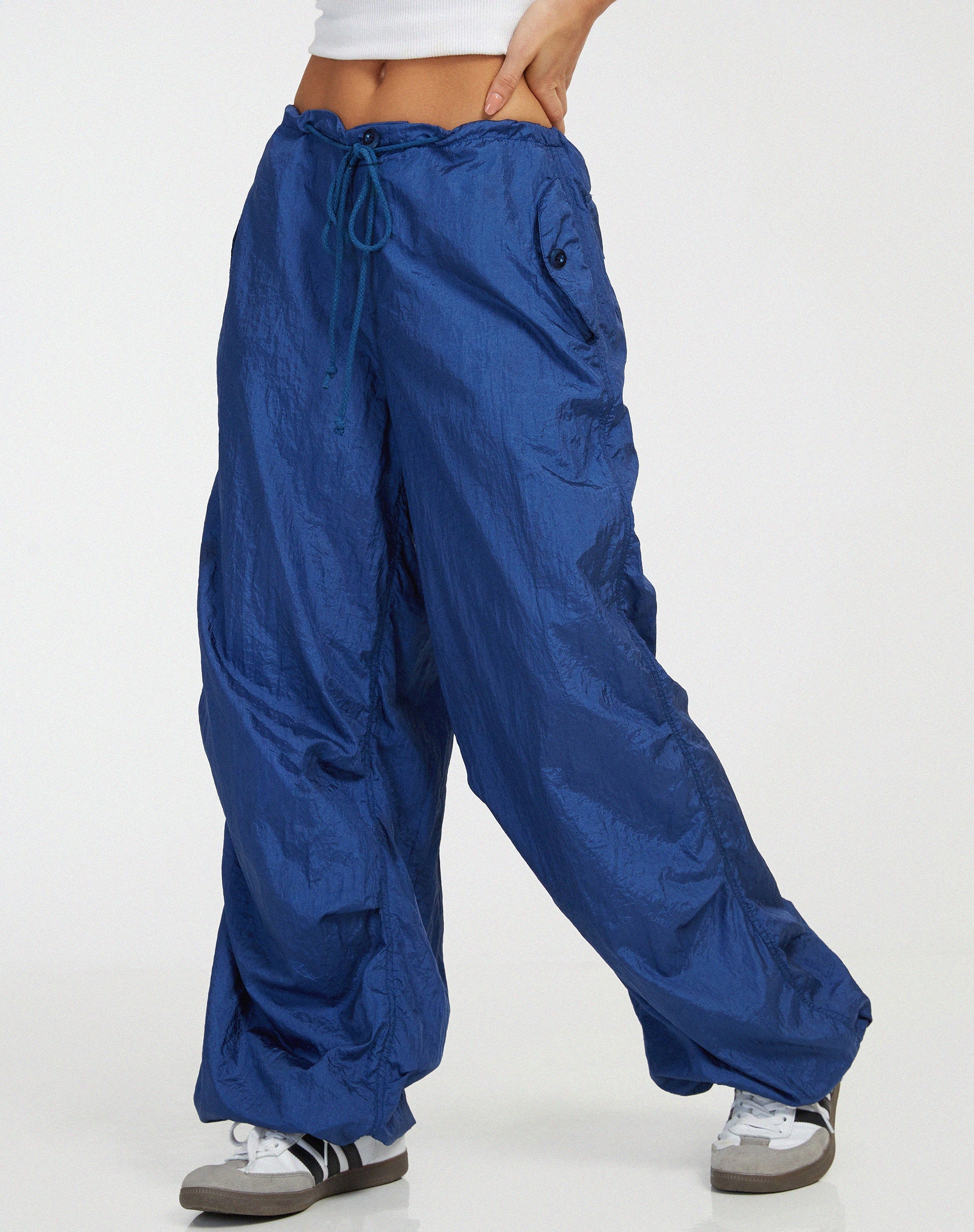 immagine del pantalone Chute in Marina