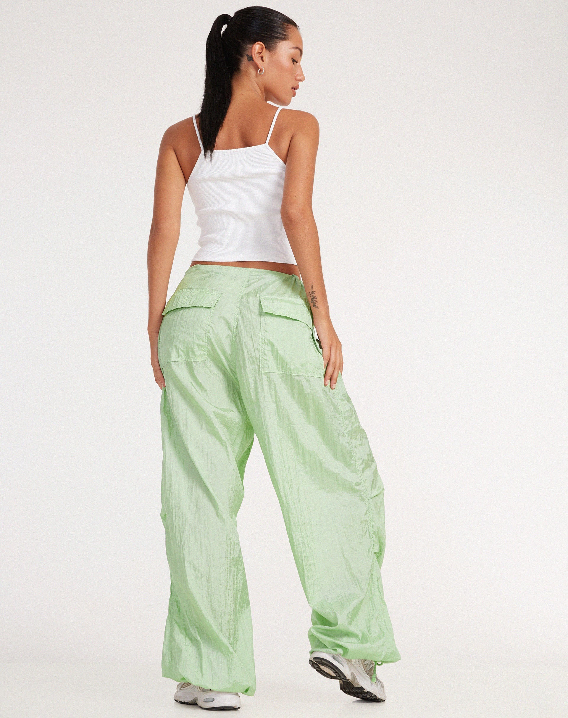 immagine del pantalone Chute in salvia