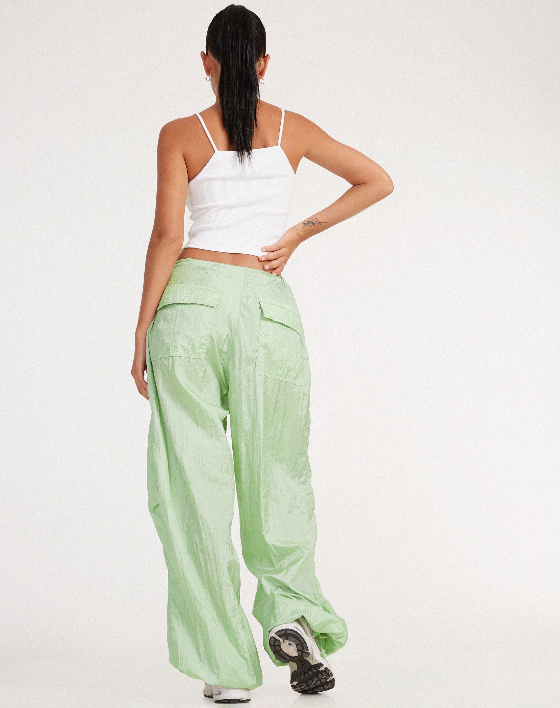 immagine del pantalone Chute in salvia