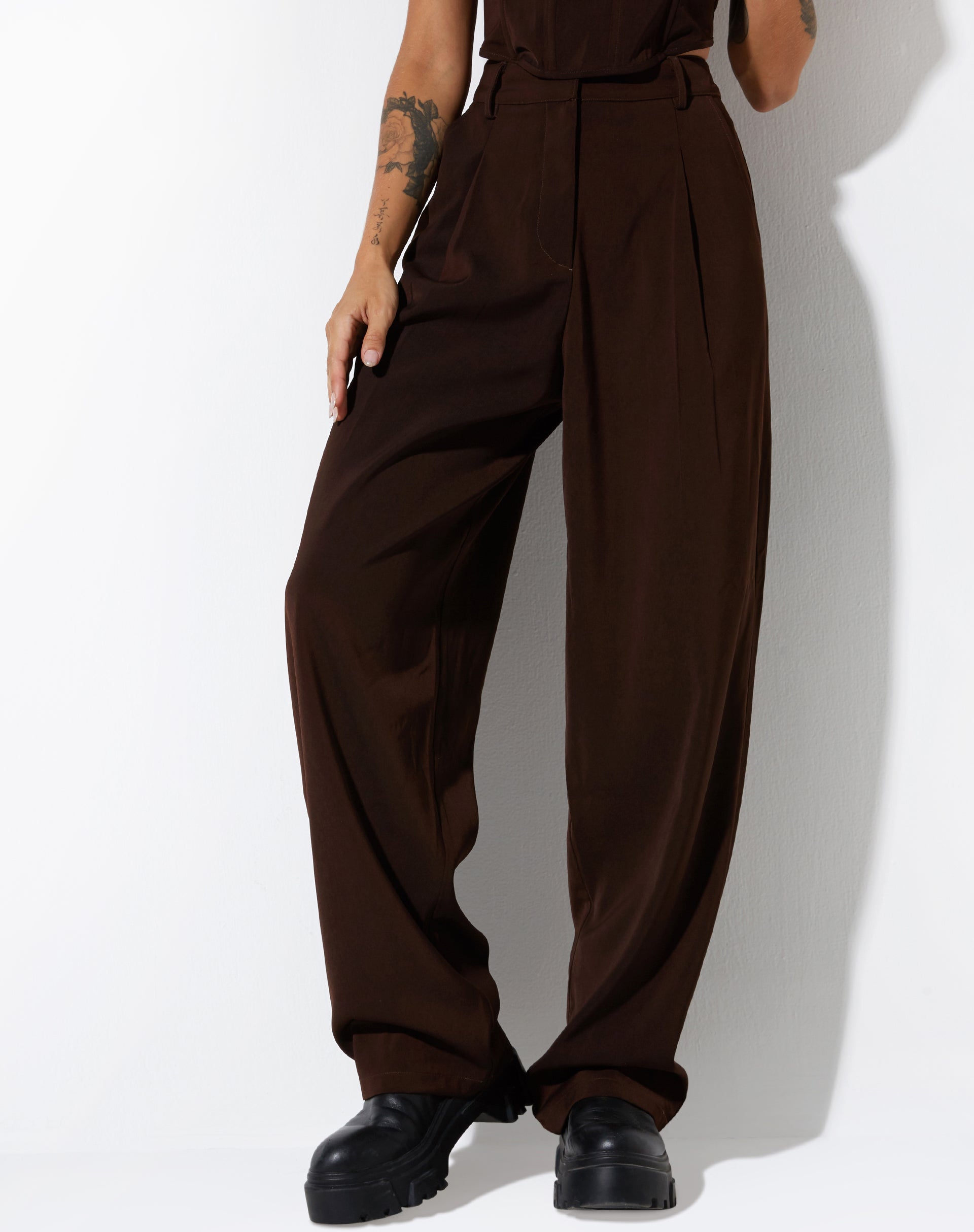 IMMAGINE del pantalone Cimo in cioccolato scuro sartoriale