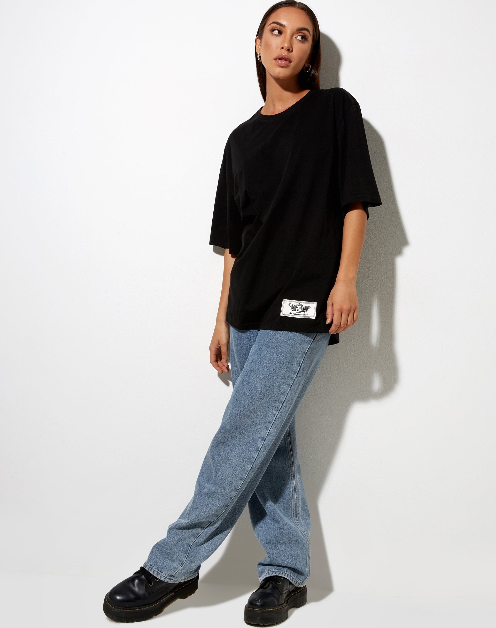 Immagine di Cocoon Tee in nero Angelo Label Embro