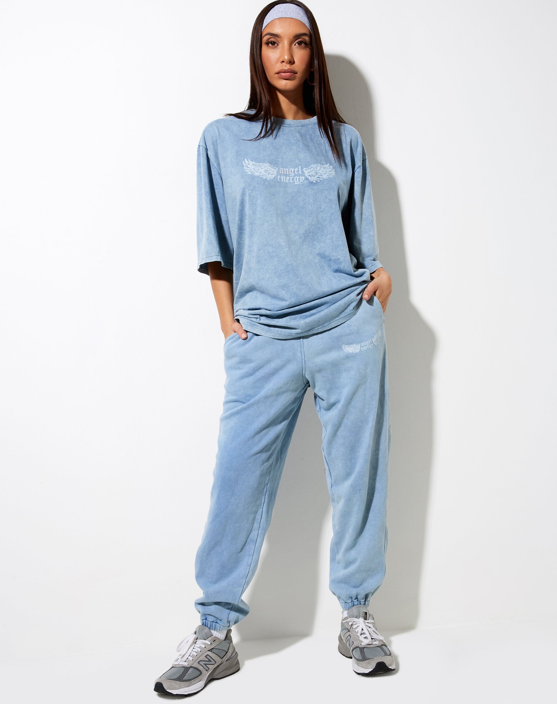 Immagine della t-shirt Cocoon in blu lavato Angel Energy Wings