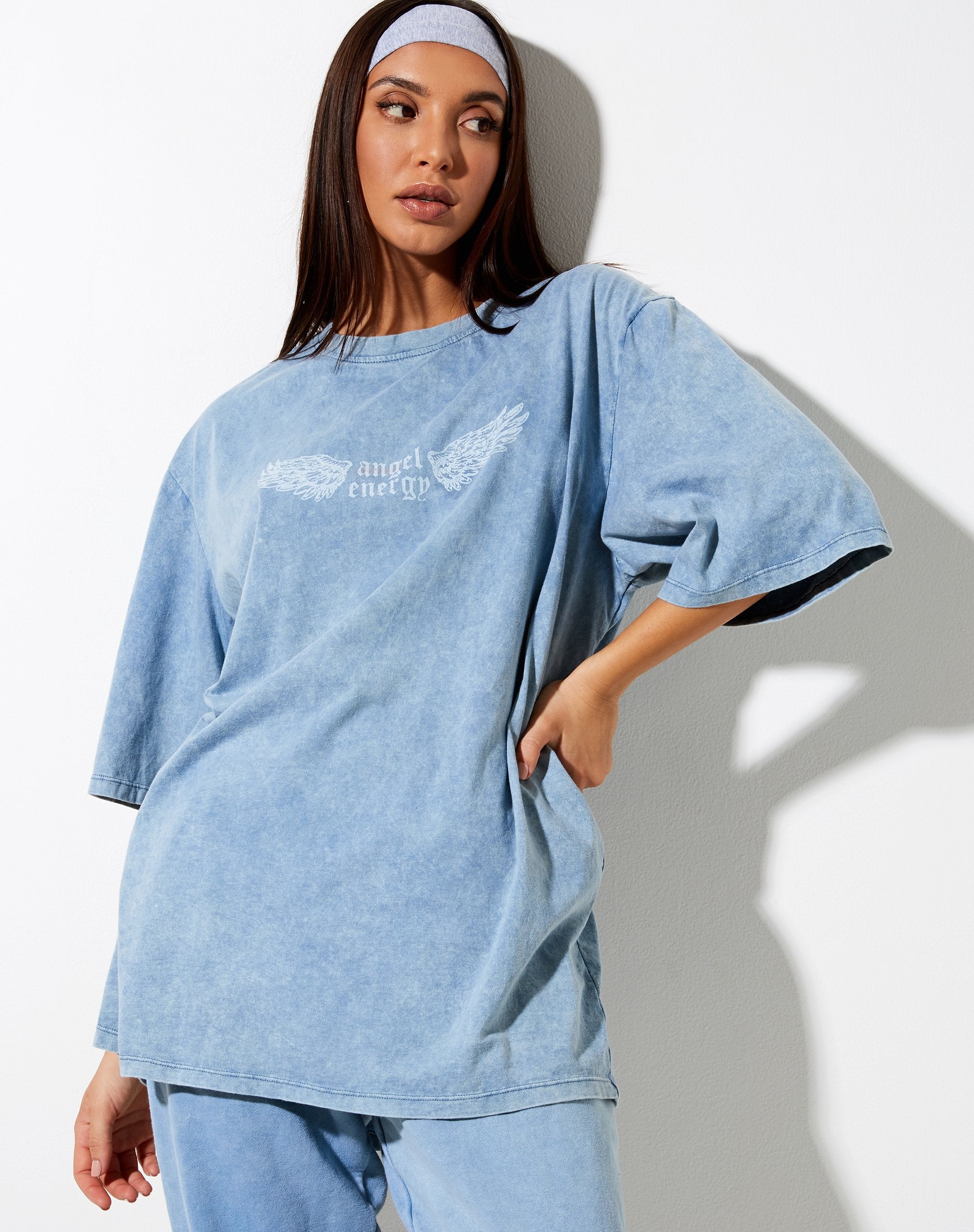 Immagine della t-shirt Cocoon in blu lavato Angel Energy Wings