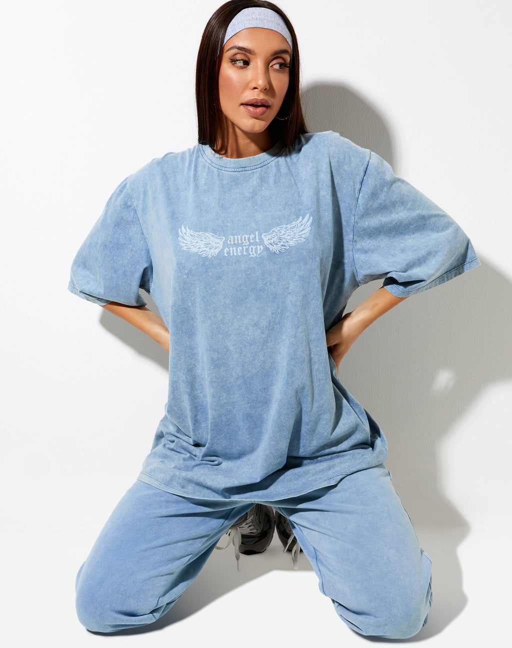 T-shirt Cocoon con ali 'Angel Energy' blu lavate