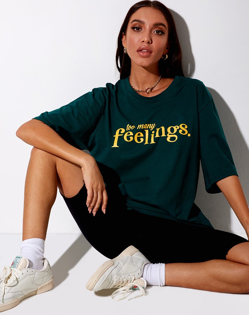 Immagine di Cocoon Tee in verde bottiglia Too Many Feelings
