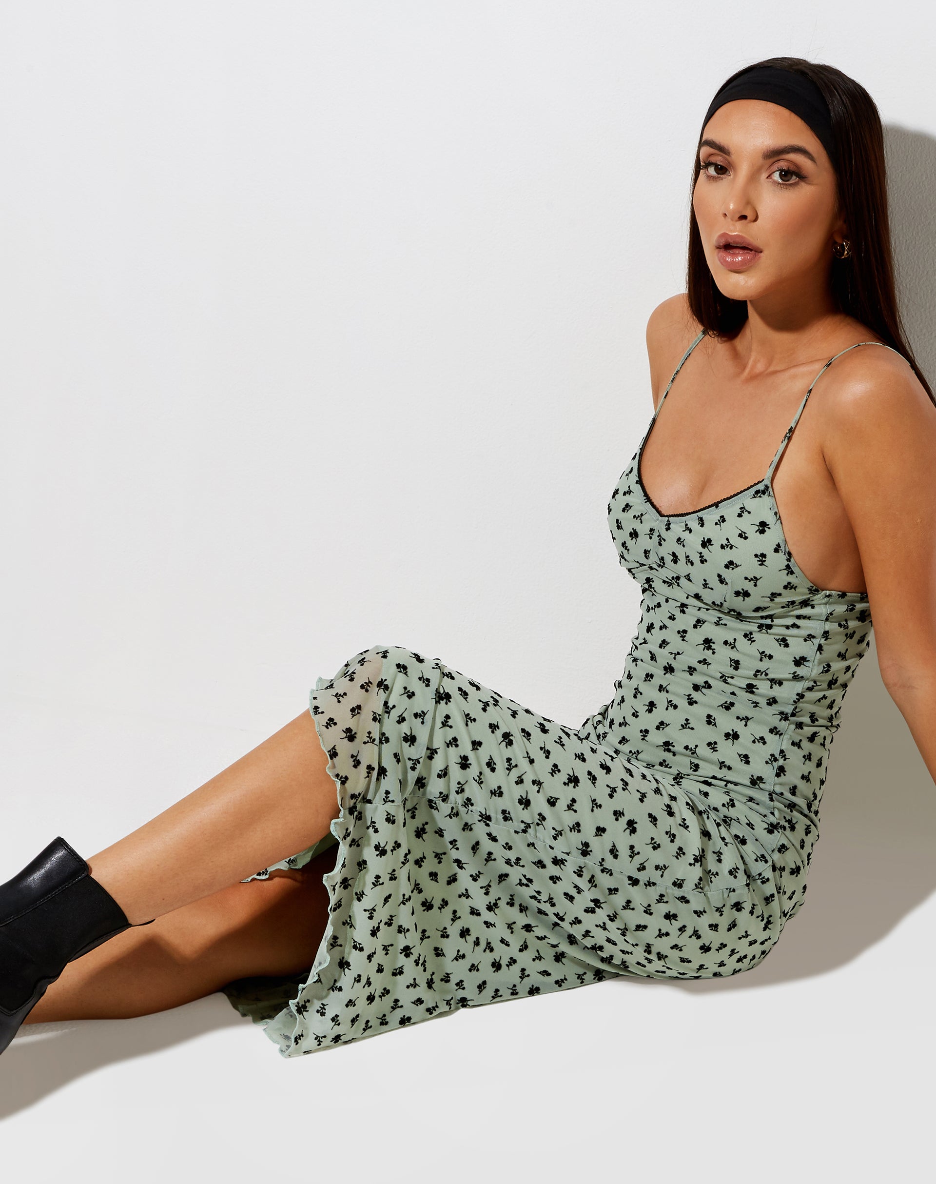 Immagine di Cotina Midi Dress in Salvia Boccioli di fiori Nero Flock
