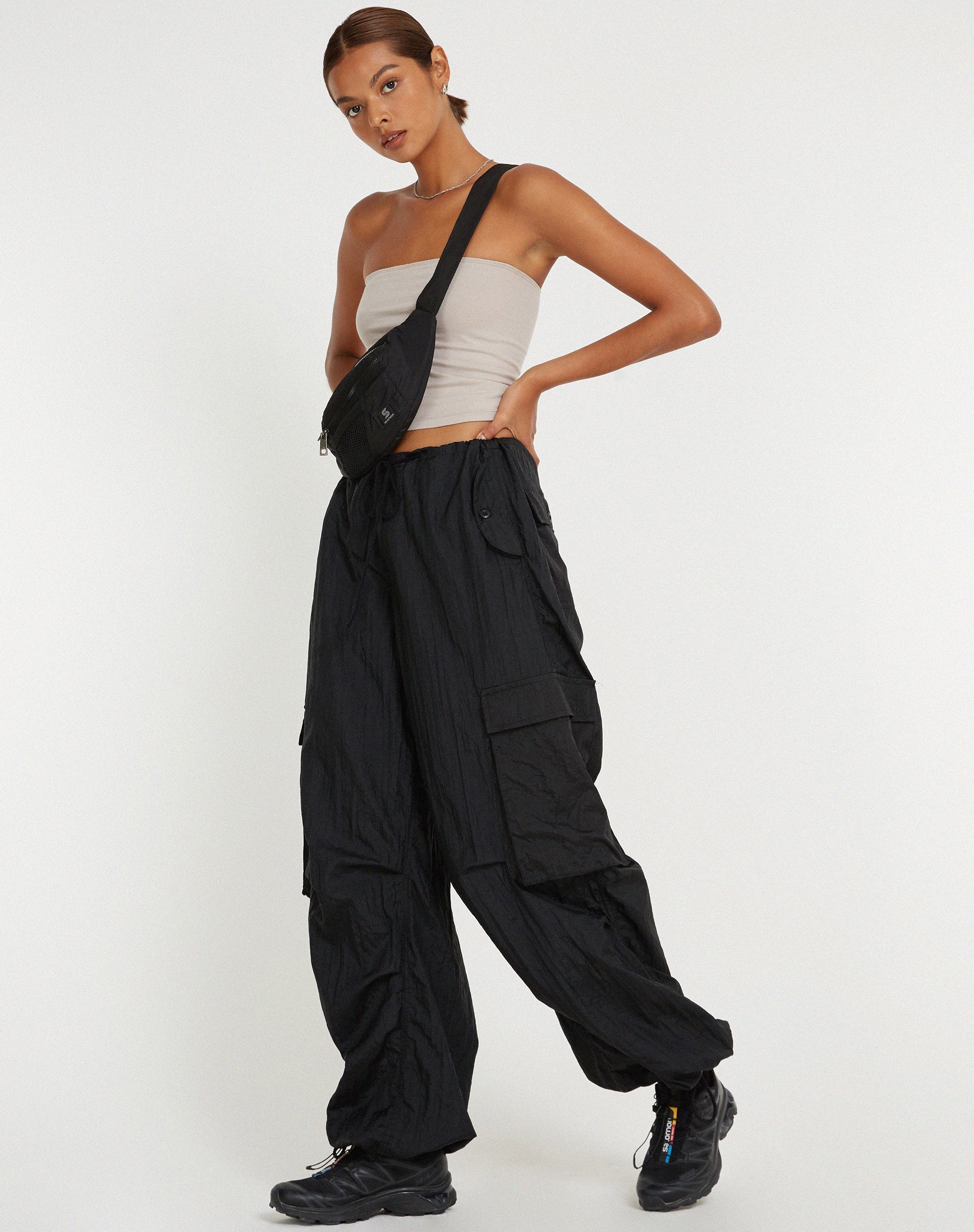 immagine di Cuties Pantaloni cargo a gamba larga in nero