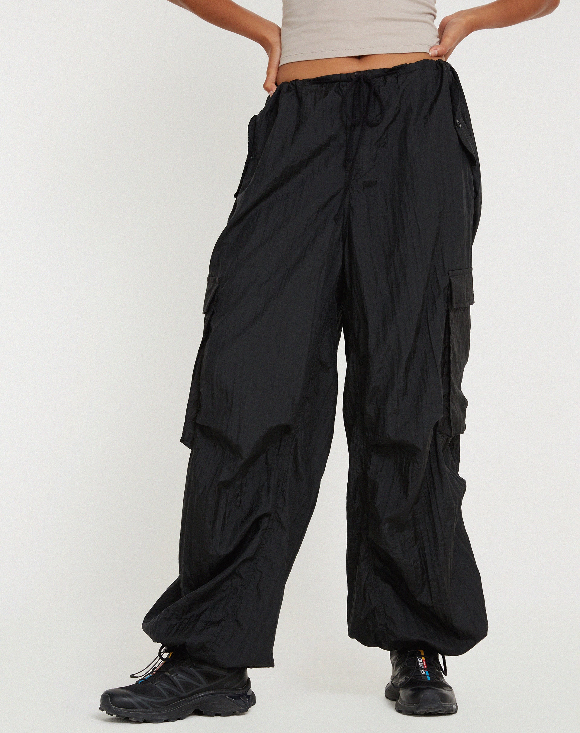 immagine di Cuties Pantaloni cargo a gamba larga in nero