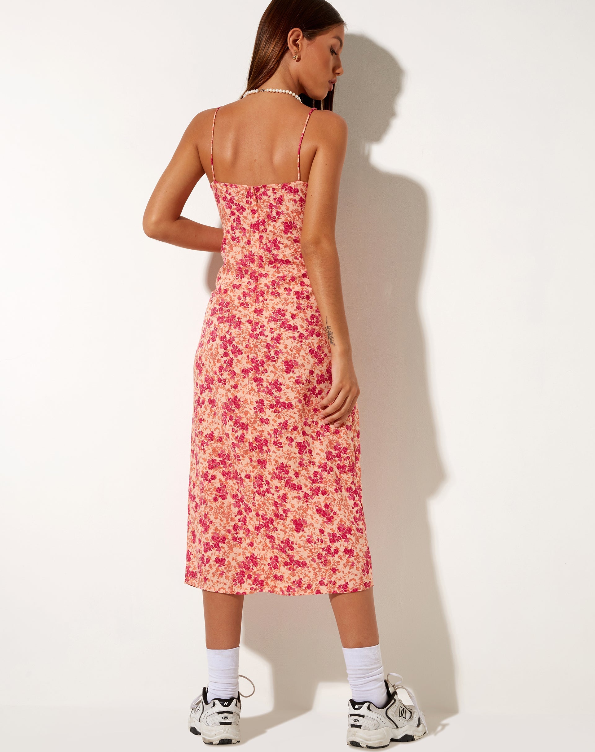 Immagine di Cypress Midi Dress in Fiore Selvatico Scuro Cantalupo