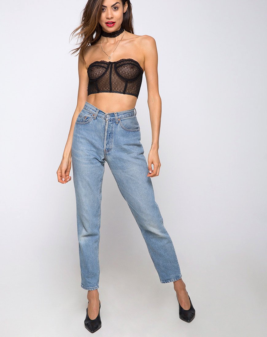 Immagine di Cyrilla Bralet in maglia di pizzo nero