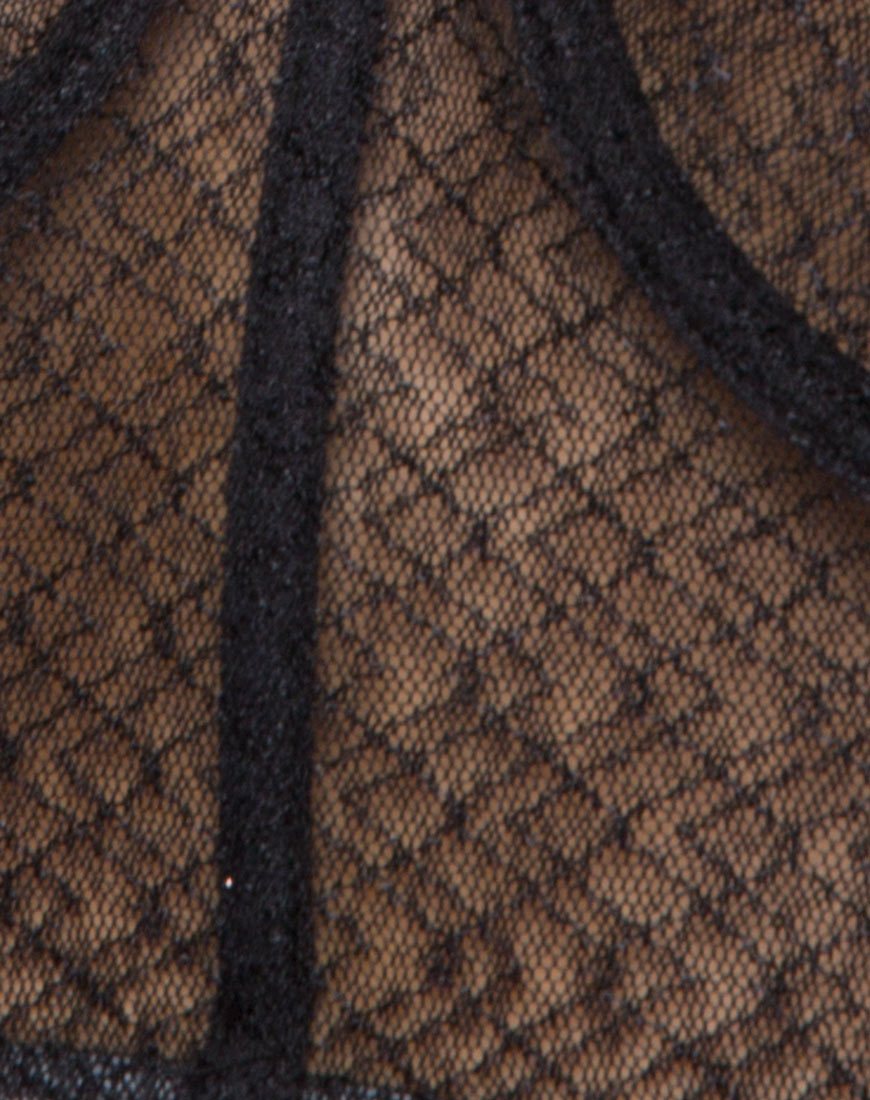 Immagine di Cyrilla Bralet in maglia di pizzo nero