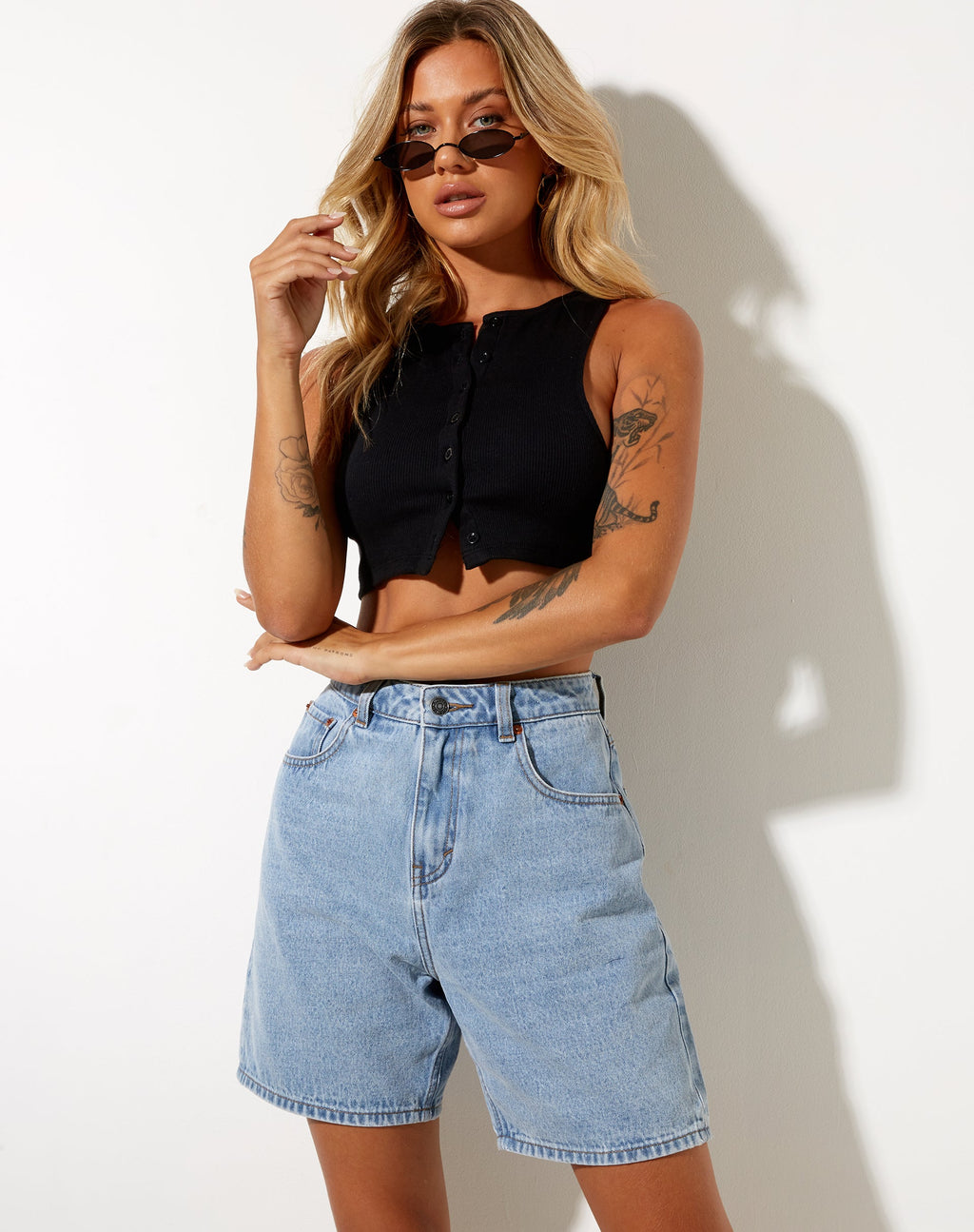 Pantaloncini di jeans Dad con lavaggio chiaro tonale blu