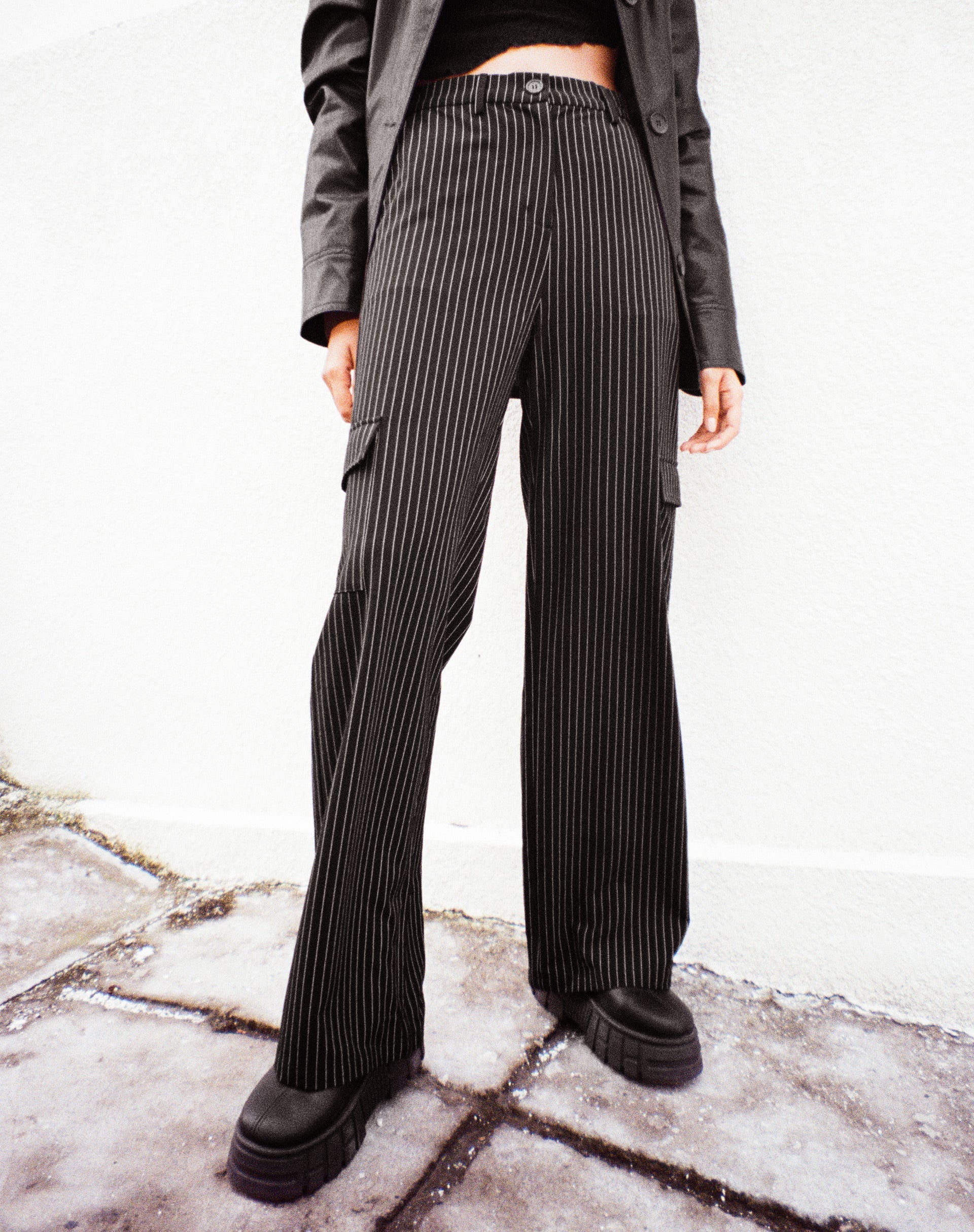 immagine di Abba Cargo Trouser in gessato nero