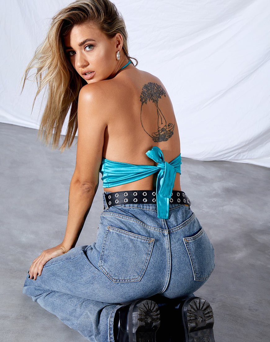 Immagine di Darina Crop Top in raso azzurro brillante