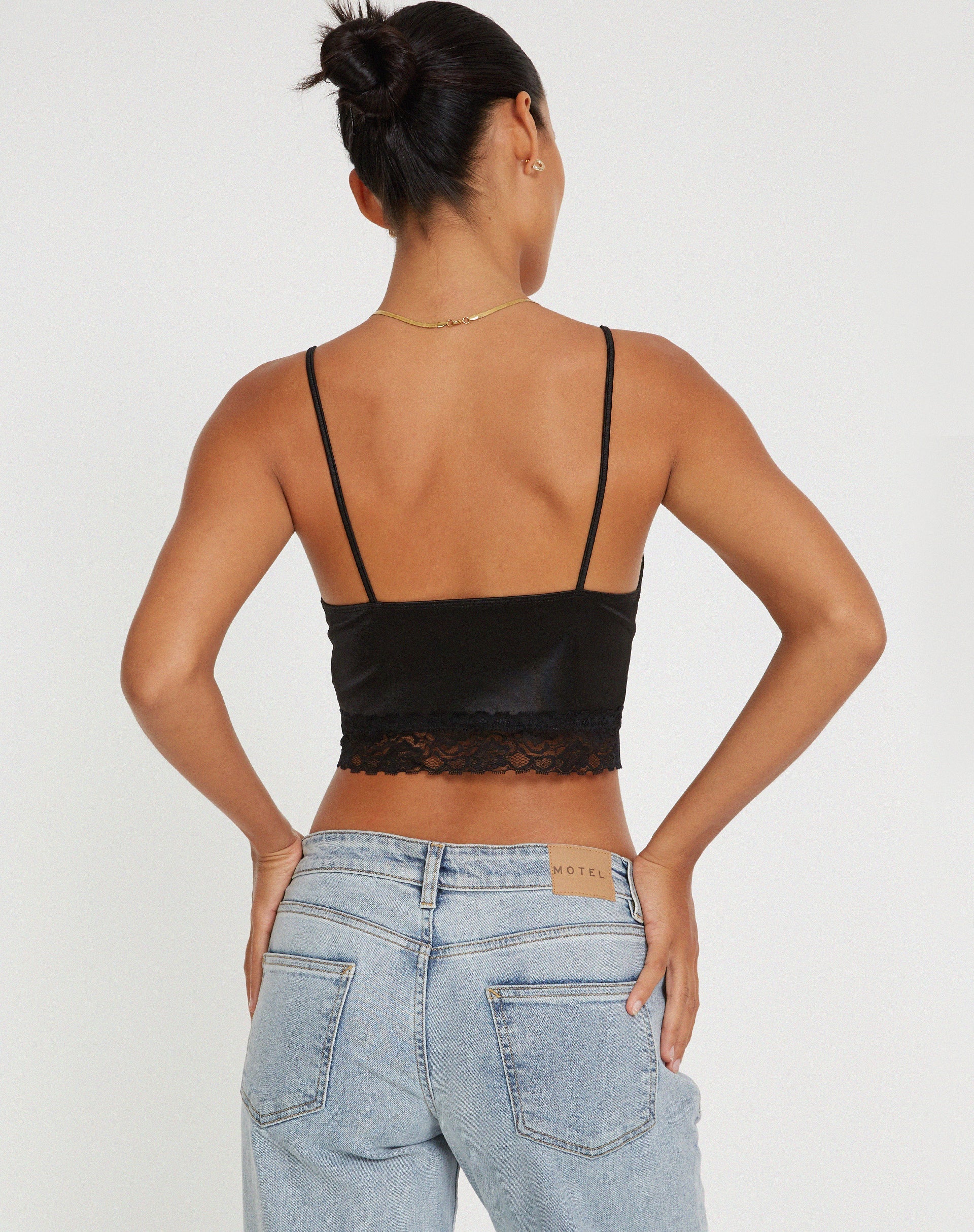 immagine di Datuk Crop Top in satin nero