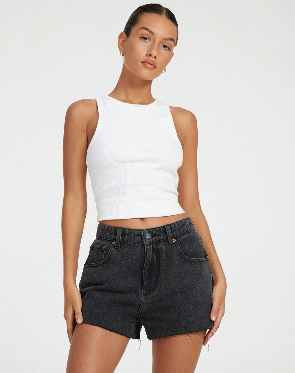 Pantaloncini in denim con lavaggio nero