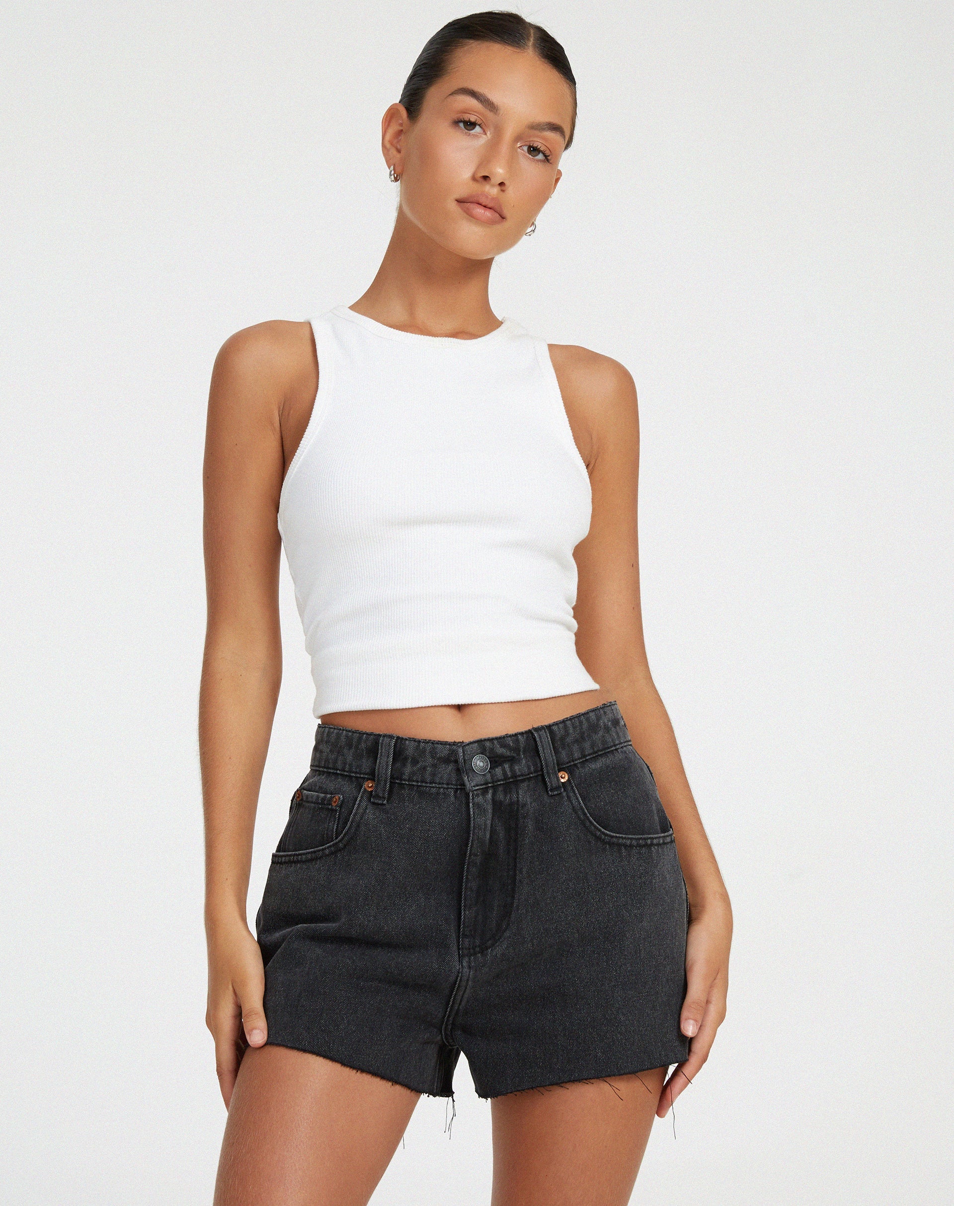 immagine di Pantaloncini in denim con lavaggio nero
