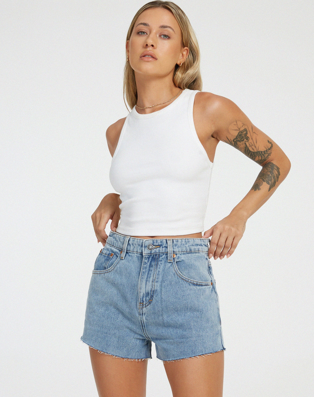 Pantaloncini in denim con lavaggio chiaro