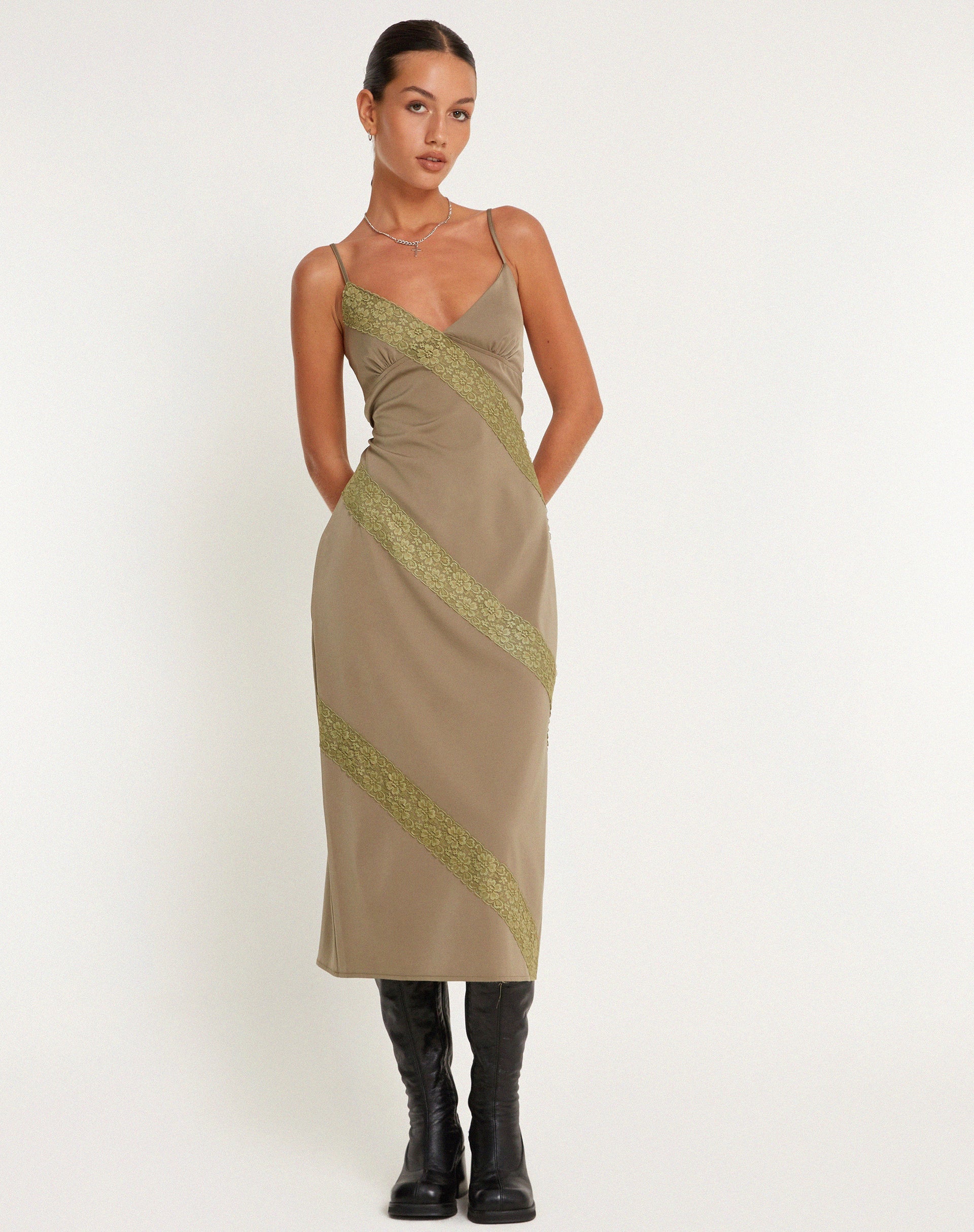immagine di Deonne Midi Dress in raso Avocado