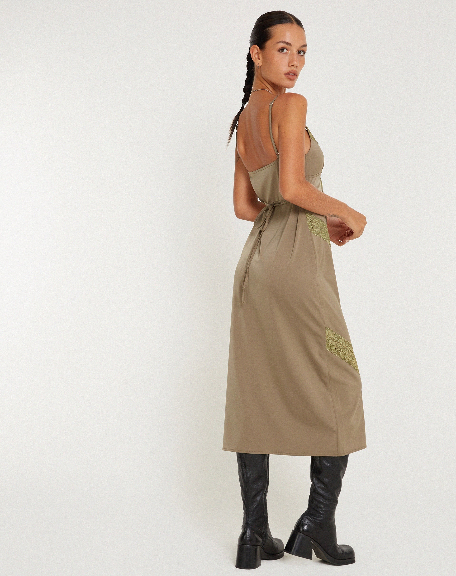 immagine di Deonne Midi Dress in raso Avocado