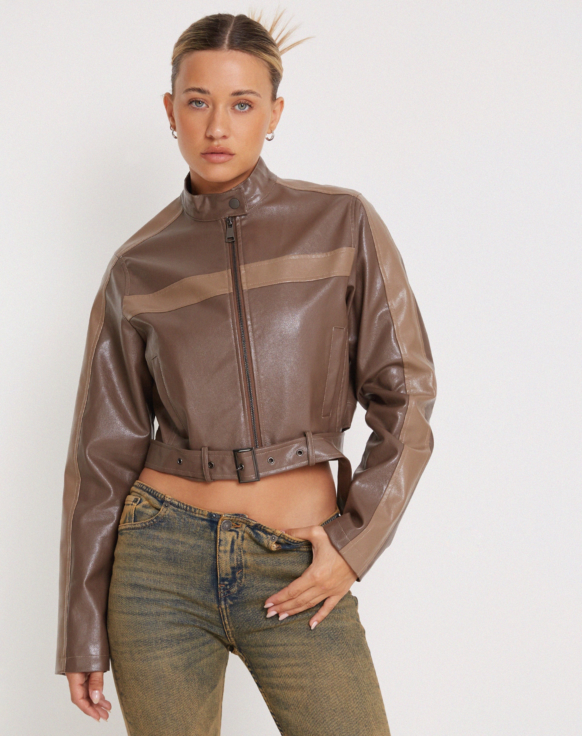 Immagine della giacca Derby Zip Up in PU marrone tonale