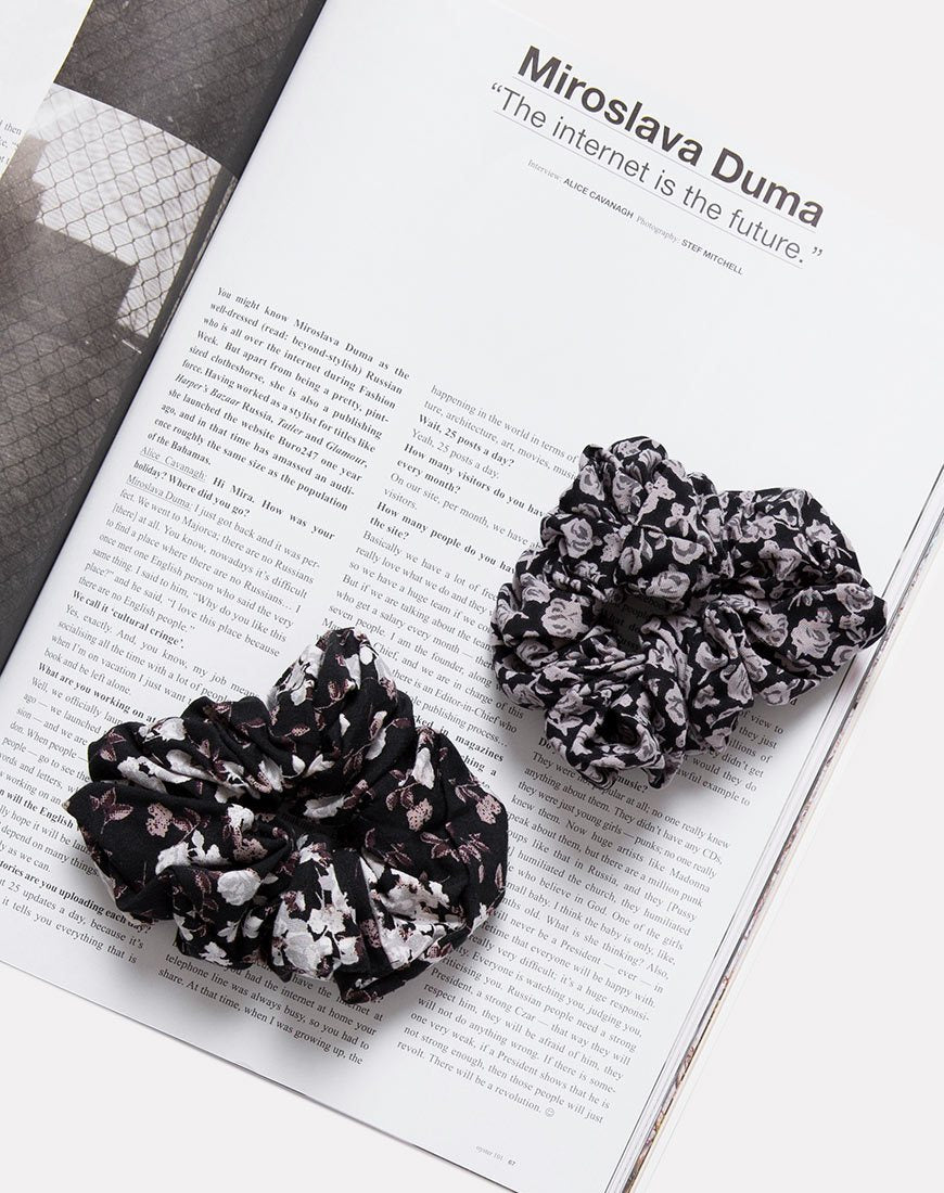 Immagine di Scrunchie in Ditsy Rose Nero