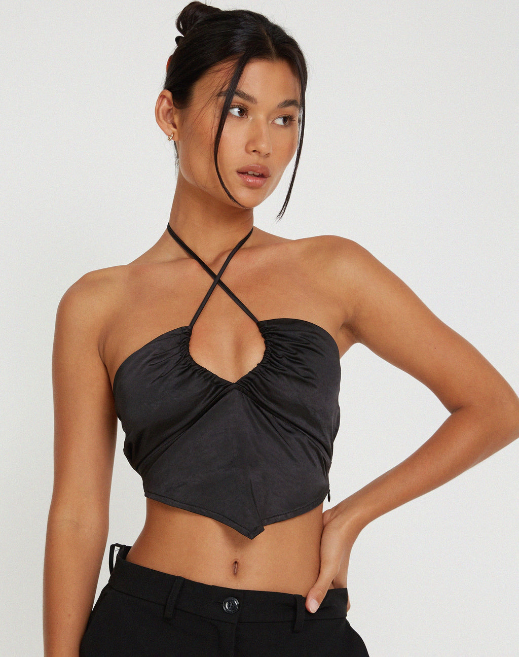 Top Domila in nero satinato