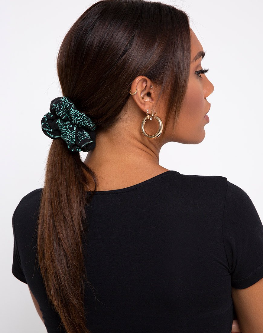 Scrunchie in Dragon Flower nero e menta