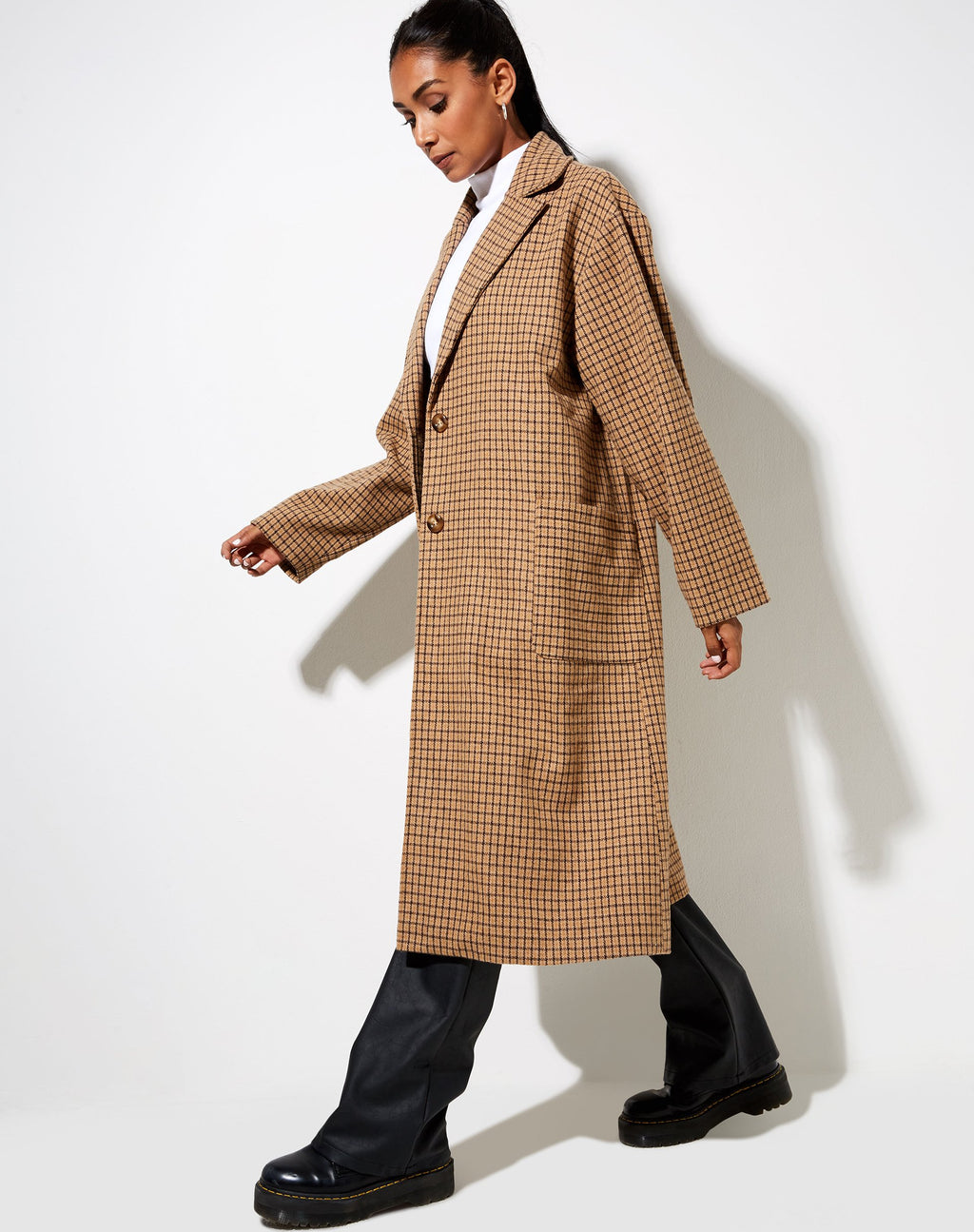 Cappotto spolverino in pied-de-poule a quadri marrone