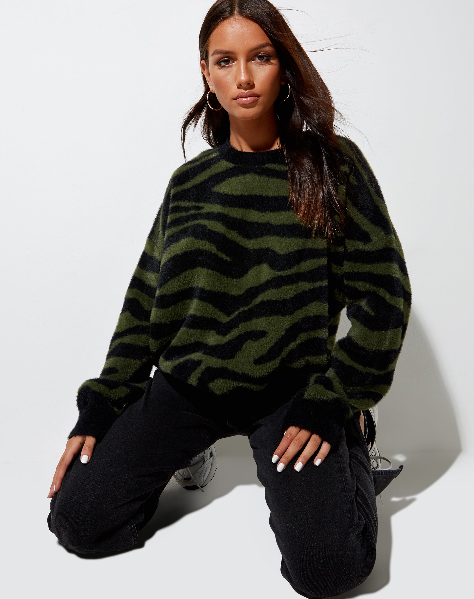Immagine di Eleni Jumper in maglia zebrata oliva e nero