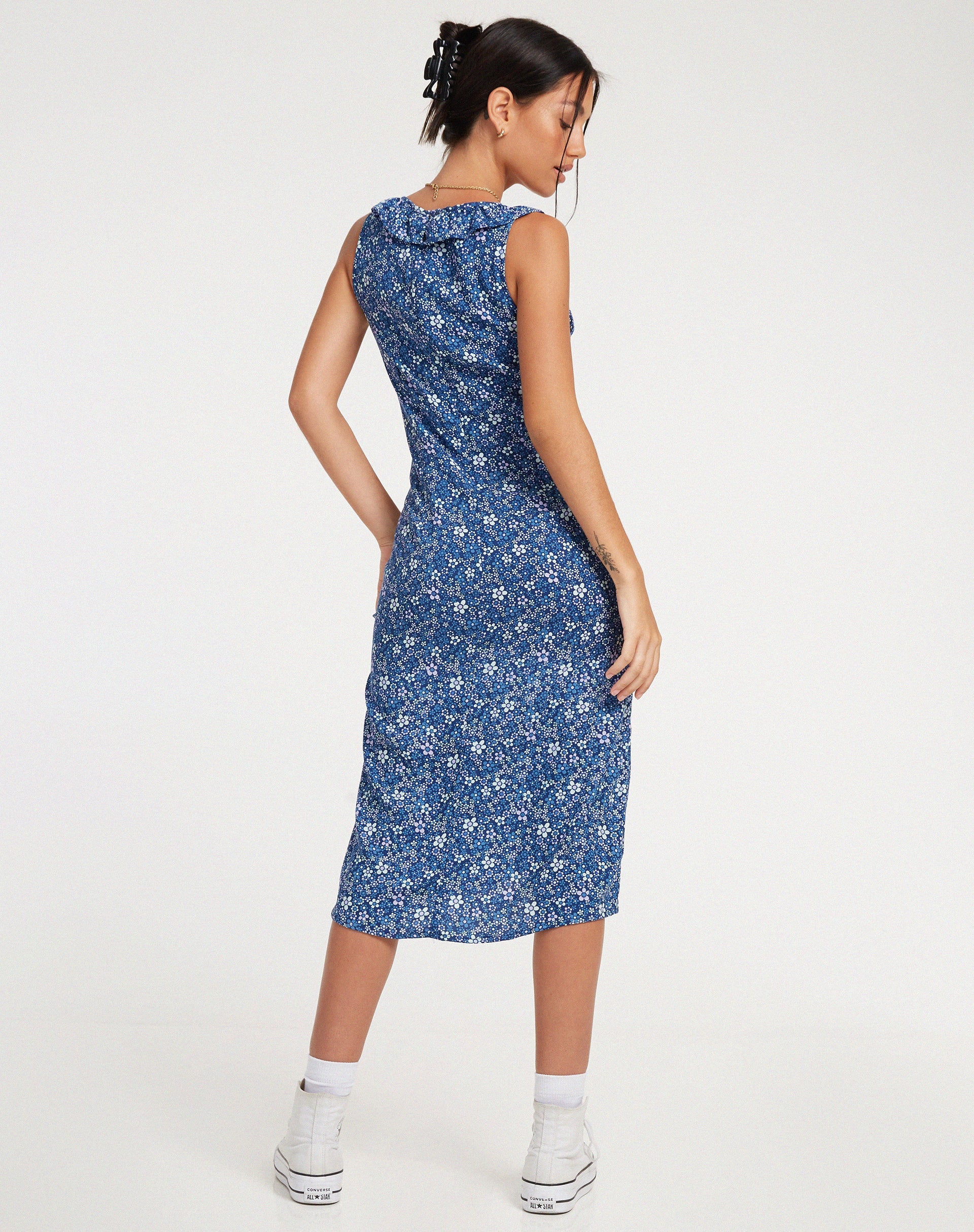 immagine di Elleta Midi Dress in blu floreale retrò