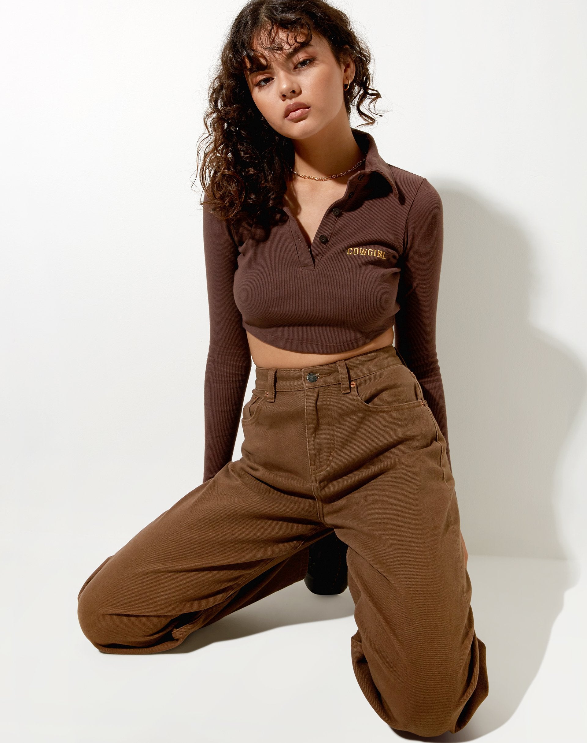 Immagine di Elody Crop Top in Rib Deep Mahogany Cowgirl Embro