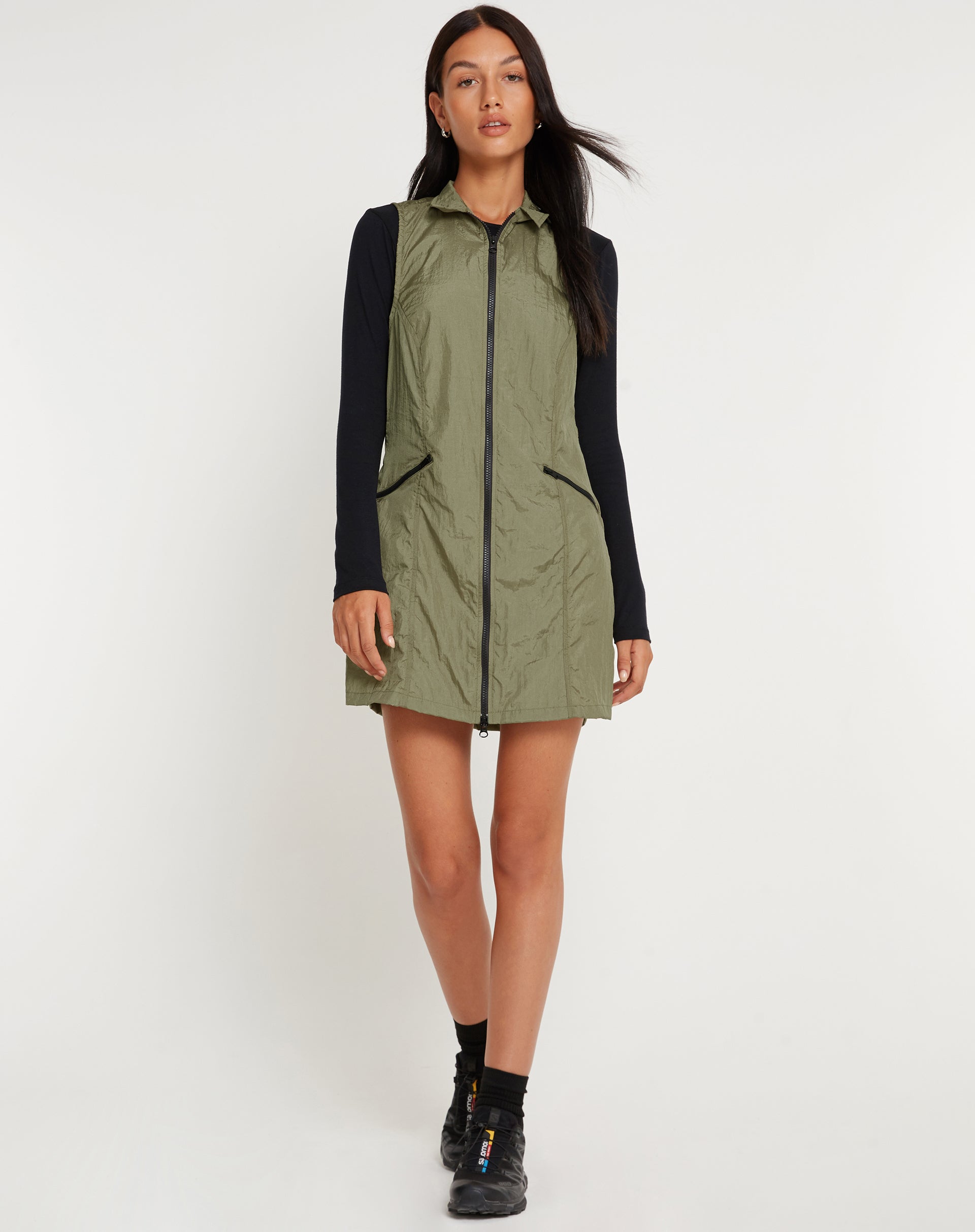 Immagine di Elok Cargo Mini Dress in Paracadute Verde Argento