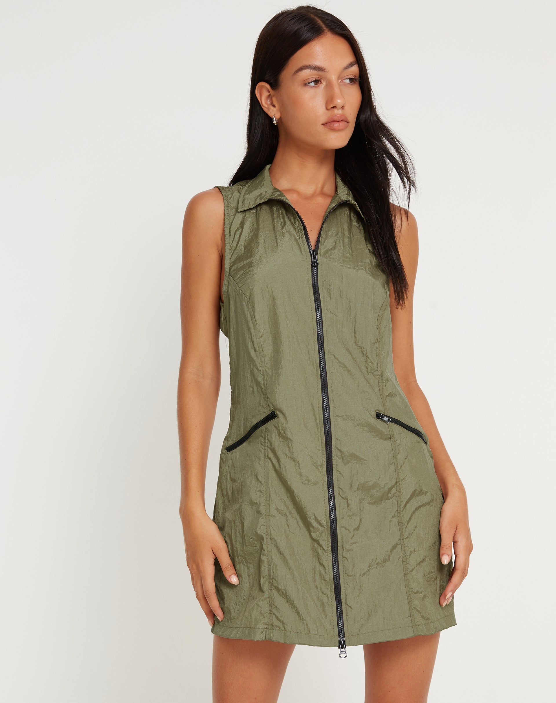Immagine di Elok Cargo Mini Dress in Paracadute Verde Argento