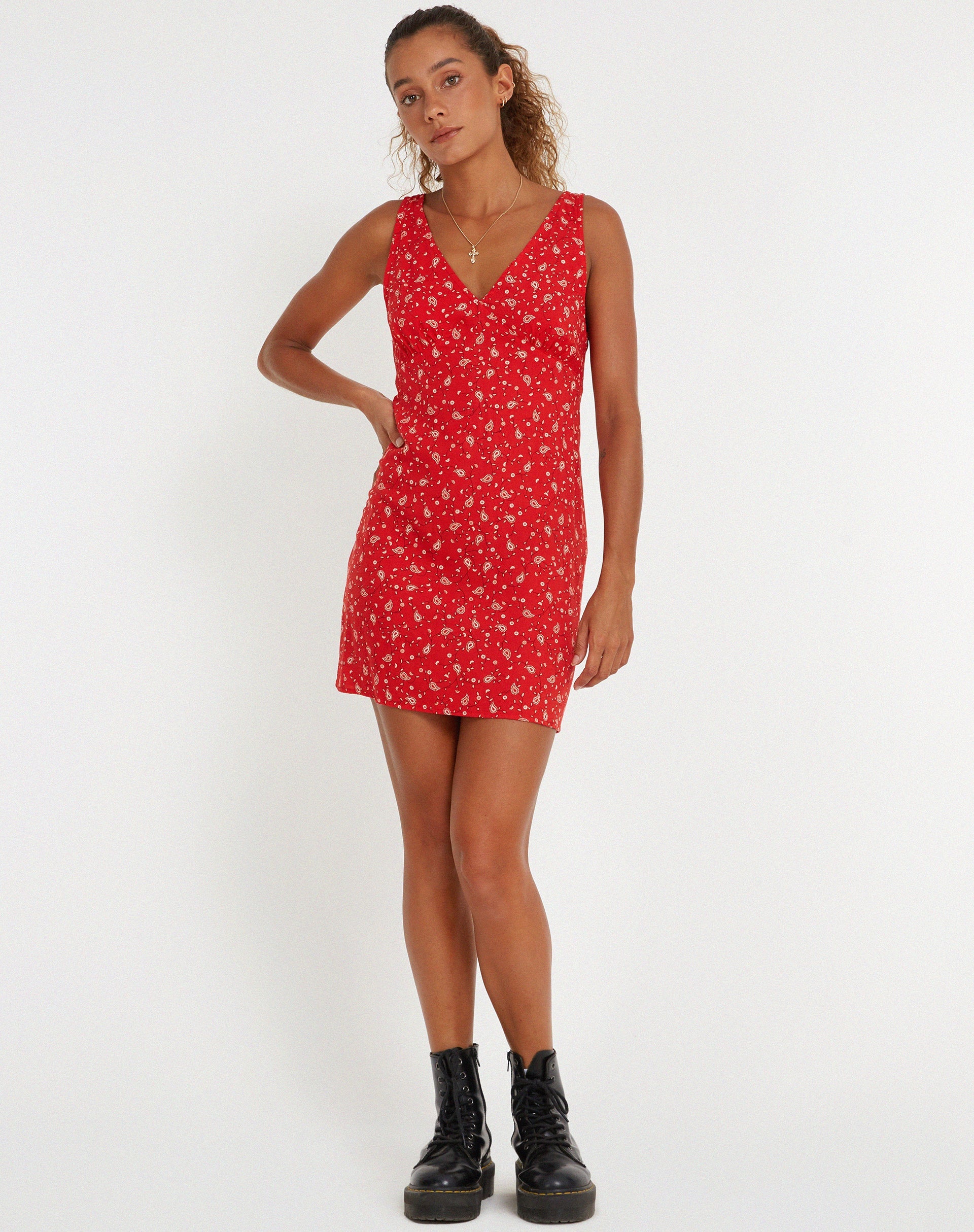 immagine di Eluned Day Dress in Paisley Fun Red