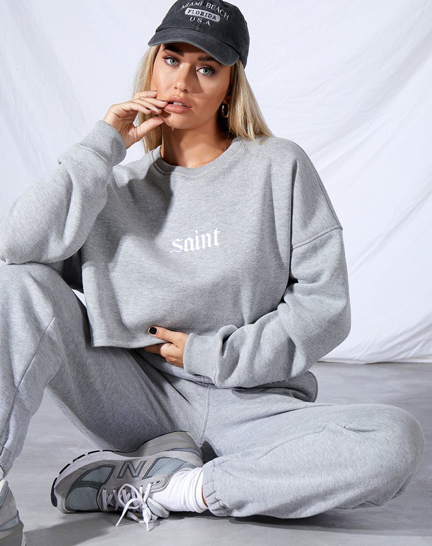 Crop Top Fawly in marna grigia con ricamo "Saint".