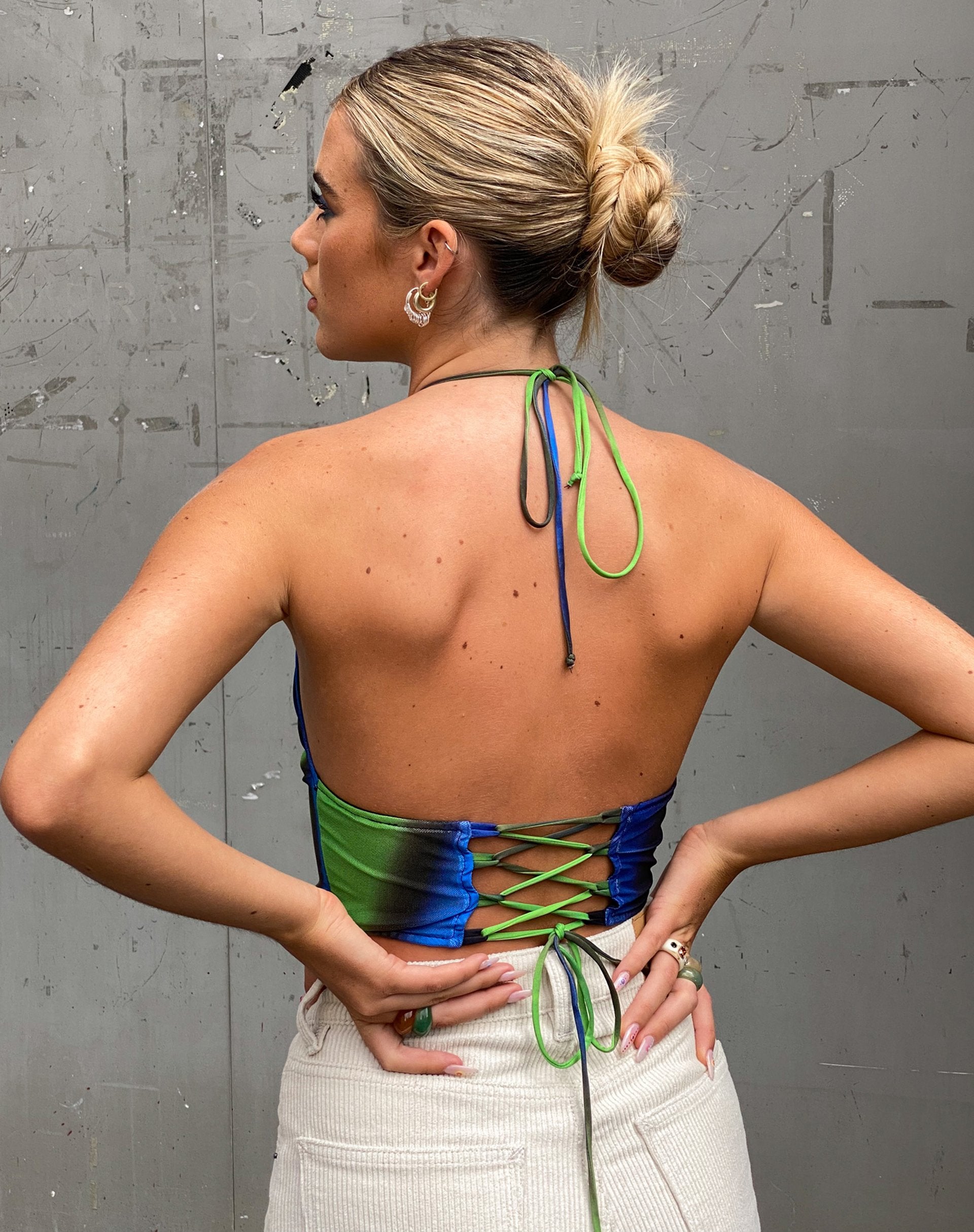 Immagine di MOTEL X OLIVIA NEILL Salet Crop Top in verde e blu solarizzato