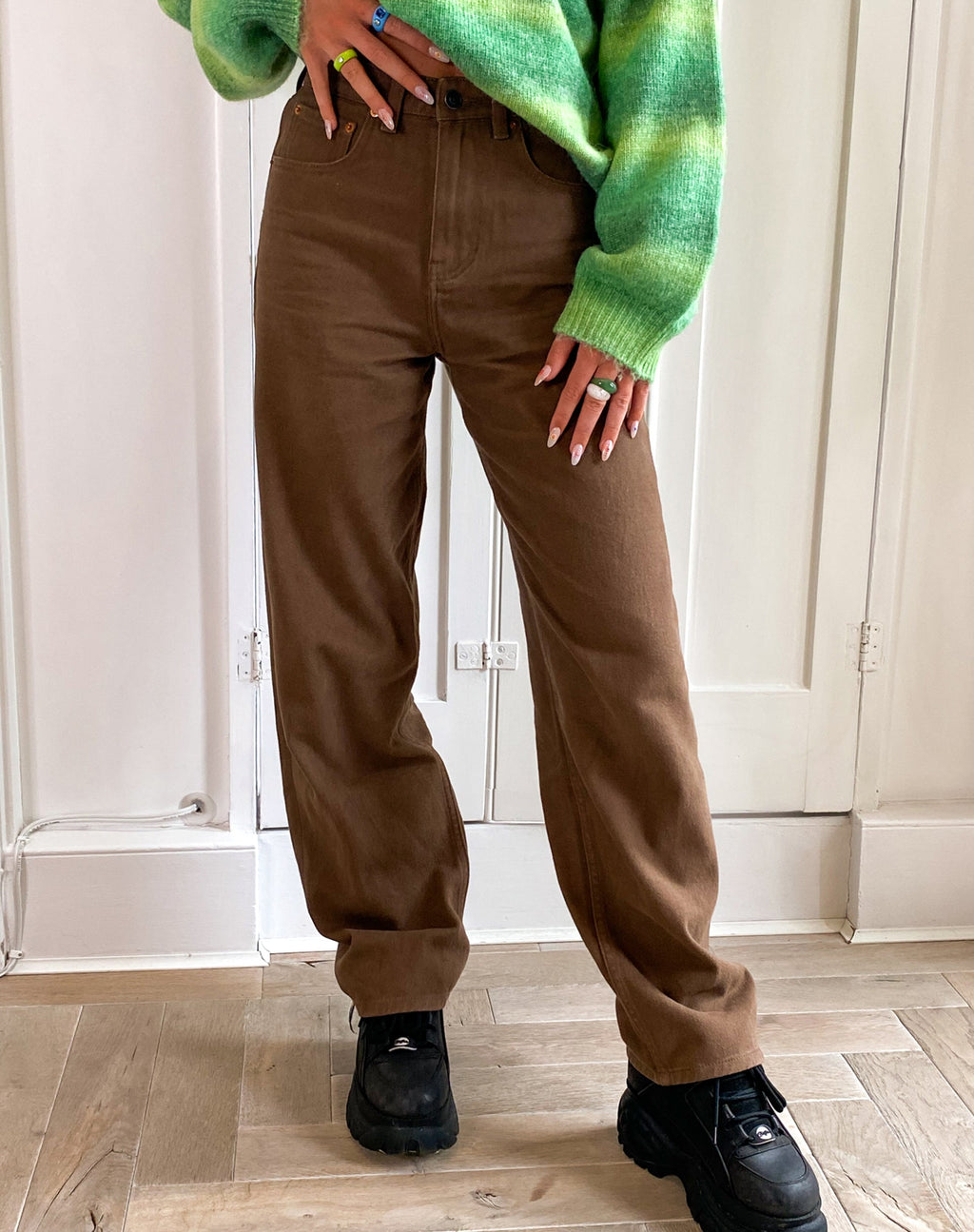 Jeans Parallel in marrone scuro