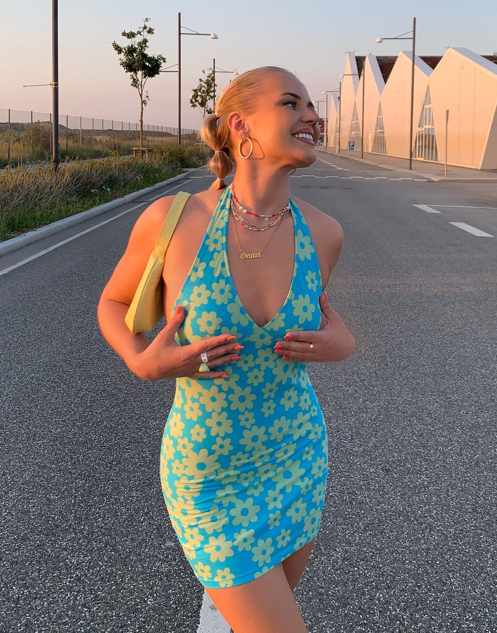 Immagine di Motel X Barbara Kristoffersen Yvette Mini Dress in Retro Daisy Blu