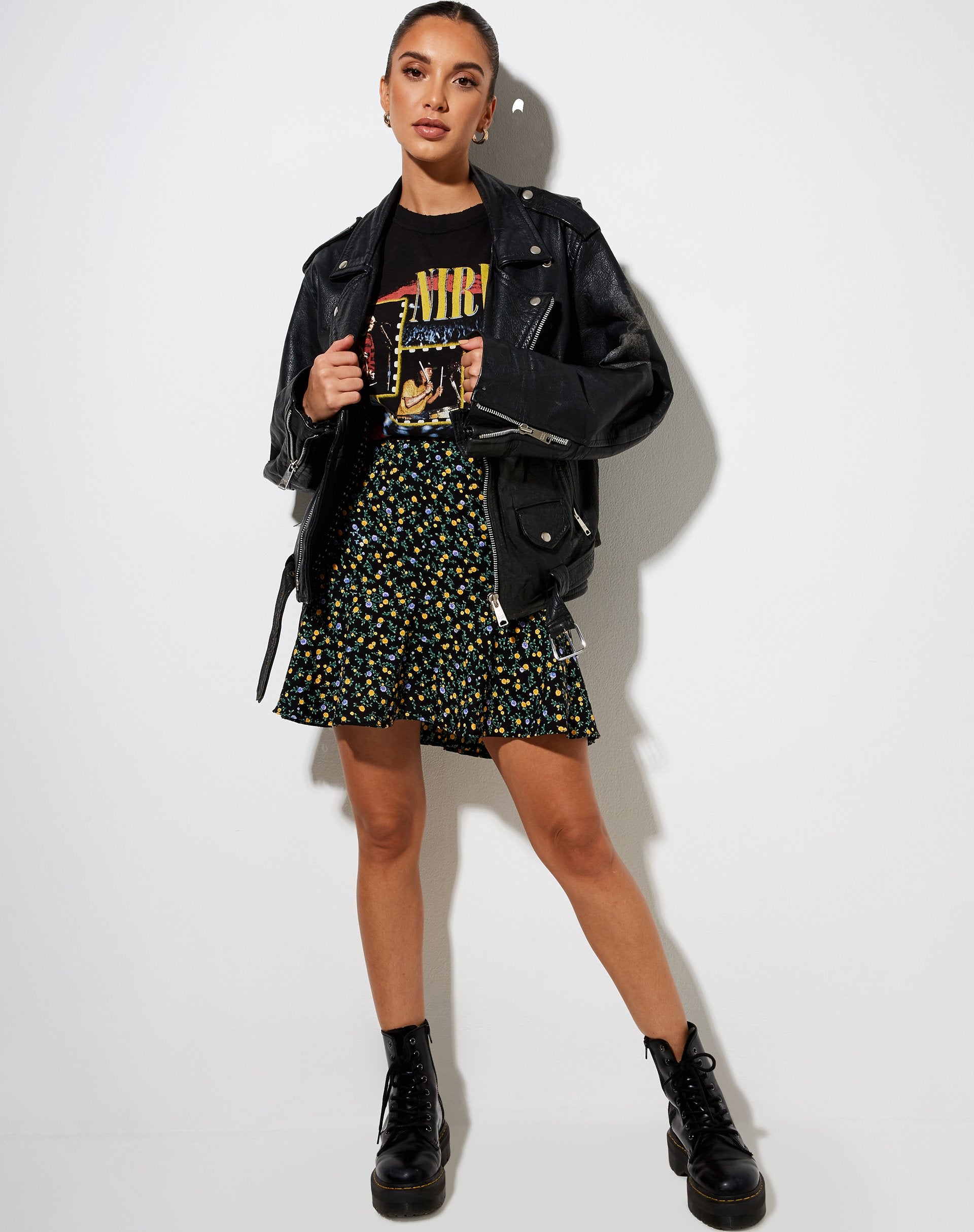 Immagine di Gaelle Skater Skirt in Flowing Flower Nero