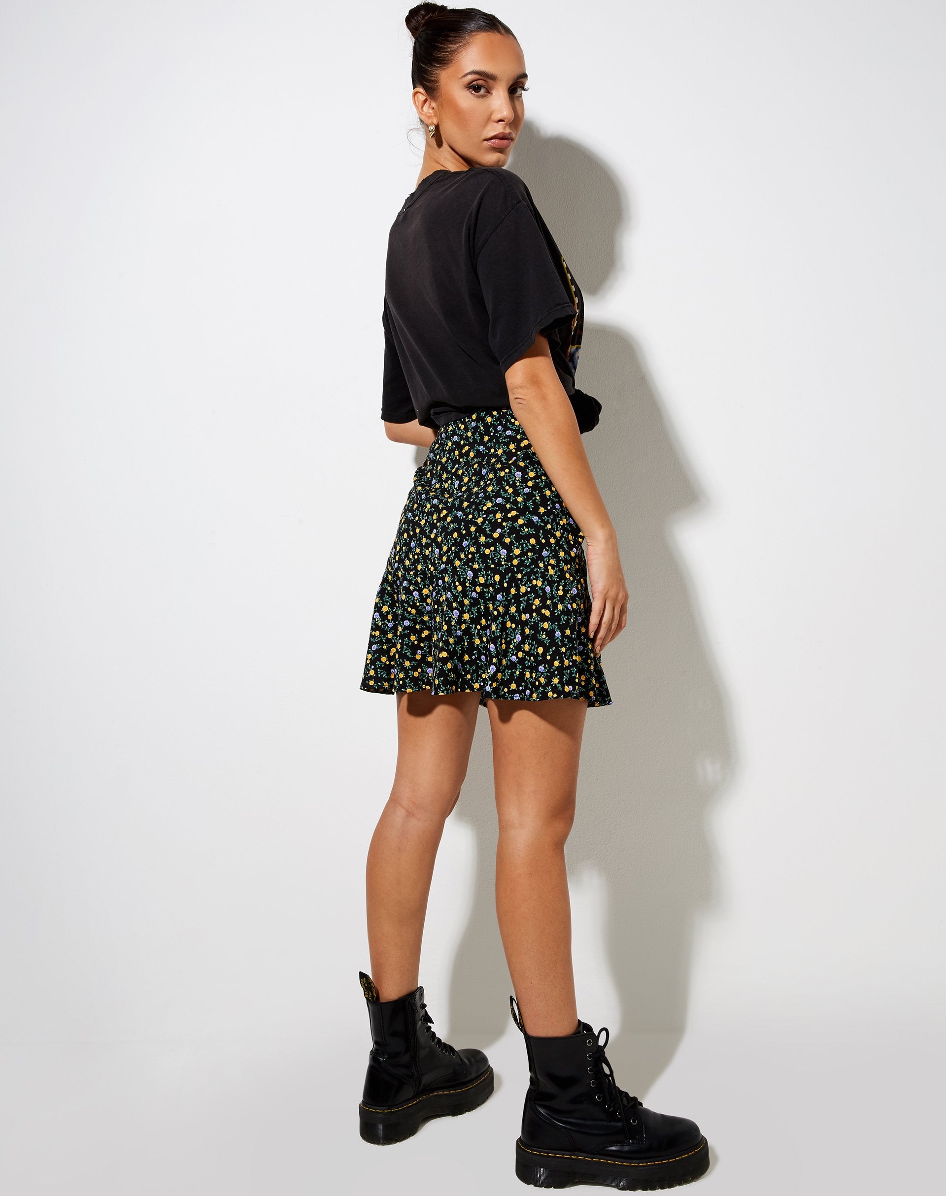 Immagine di Gaelle Skater Skirt in Flowing Flower Nero